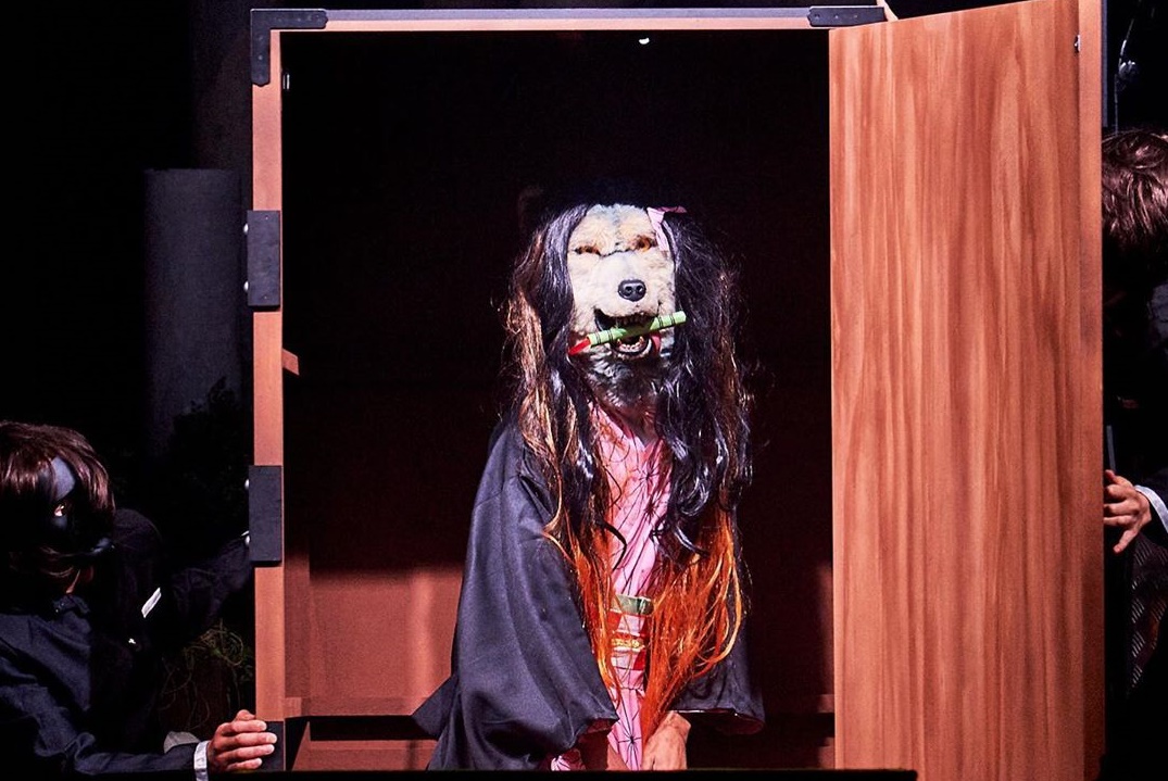 日本樂團cosplay《鬼滅之刃》笑翻全場。（翻攝IG：mwamofficial）