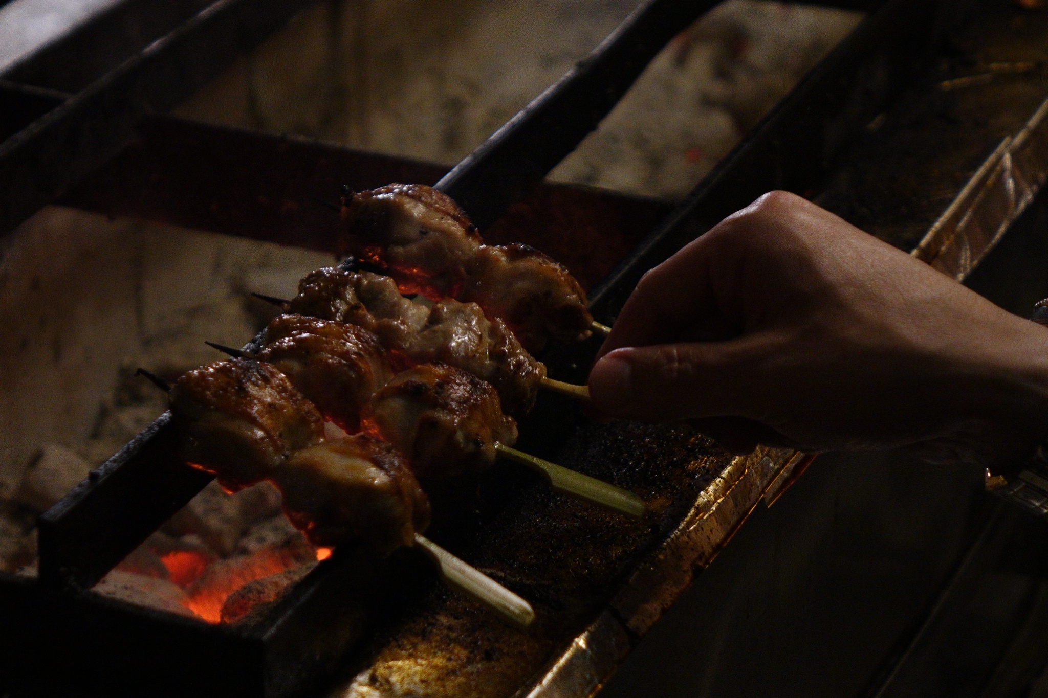 「炭 MiraWan X 俺達的肉屋 X 鳥苑 6手餐會」是一場結合法餐、燒烤雙重技法，打造的帕修斯雞餐宴。（圖為示意，非正式餐點）