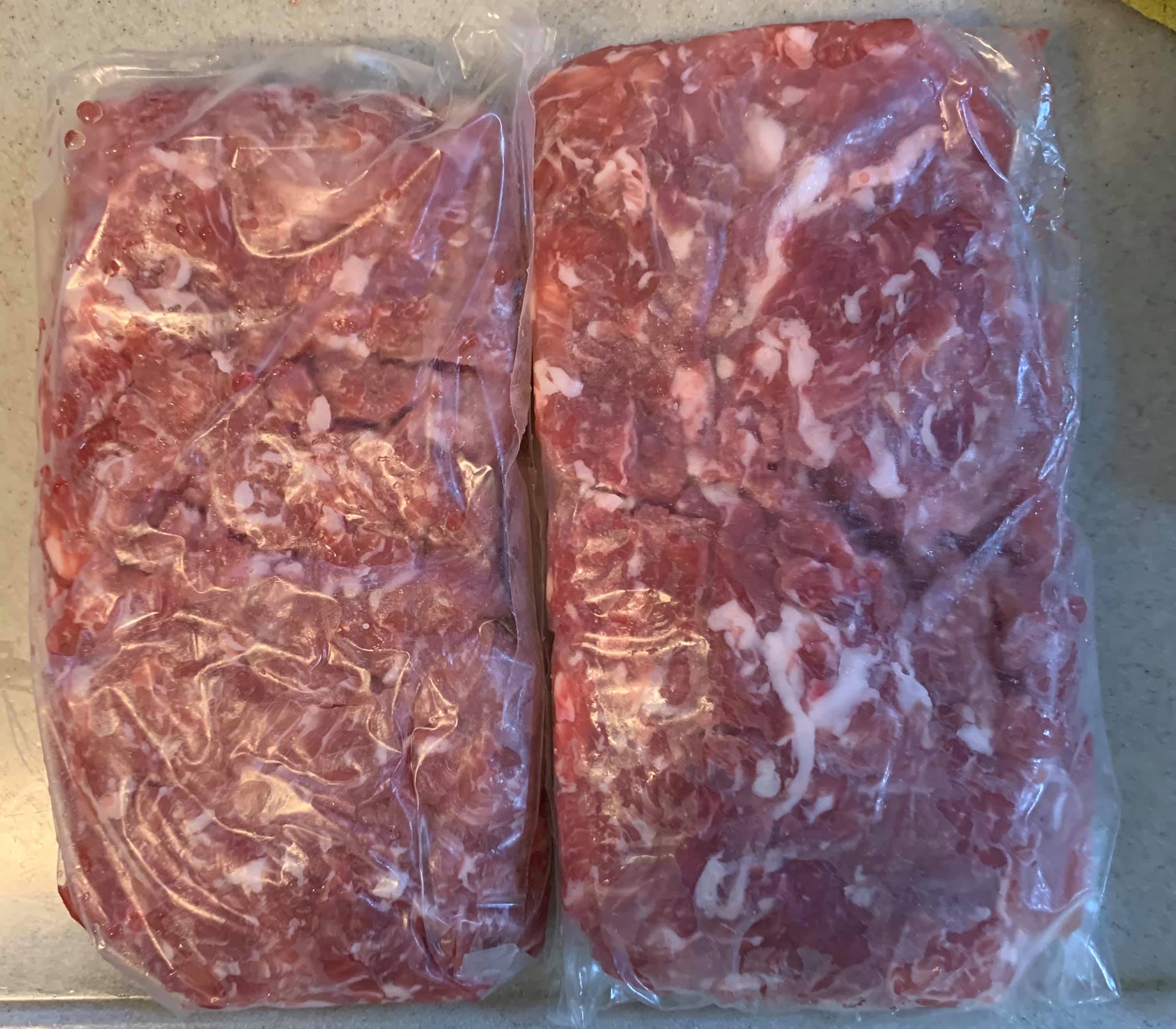 準備豬肉絲2包。