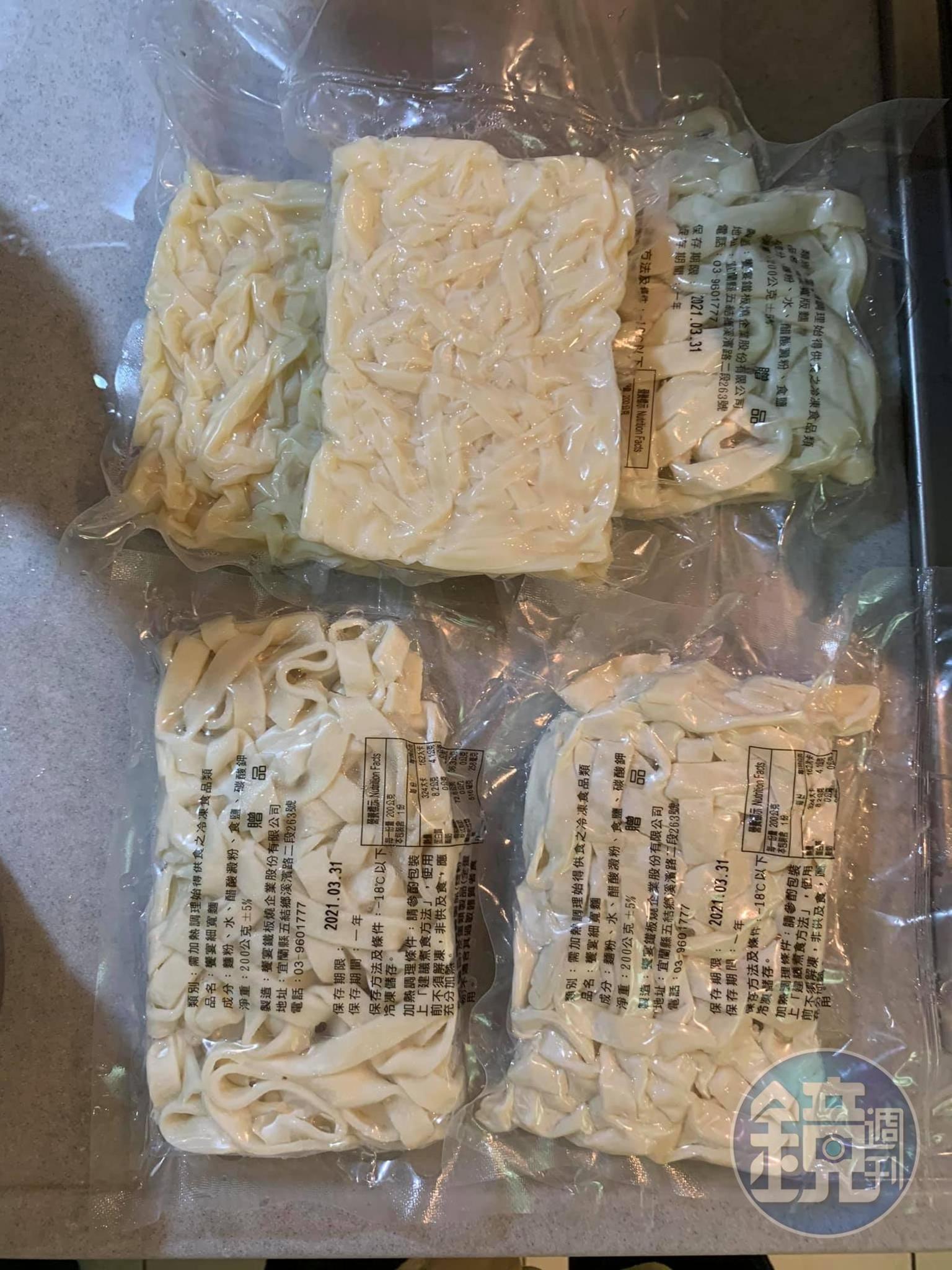 冷凍麵，我用宜蘭饗宴鐵板燒出品的麵條。