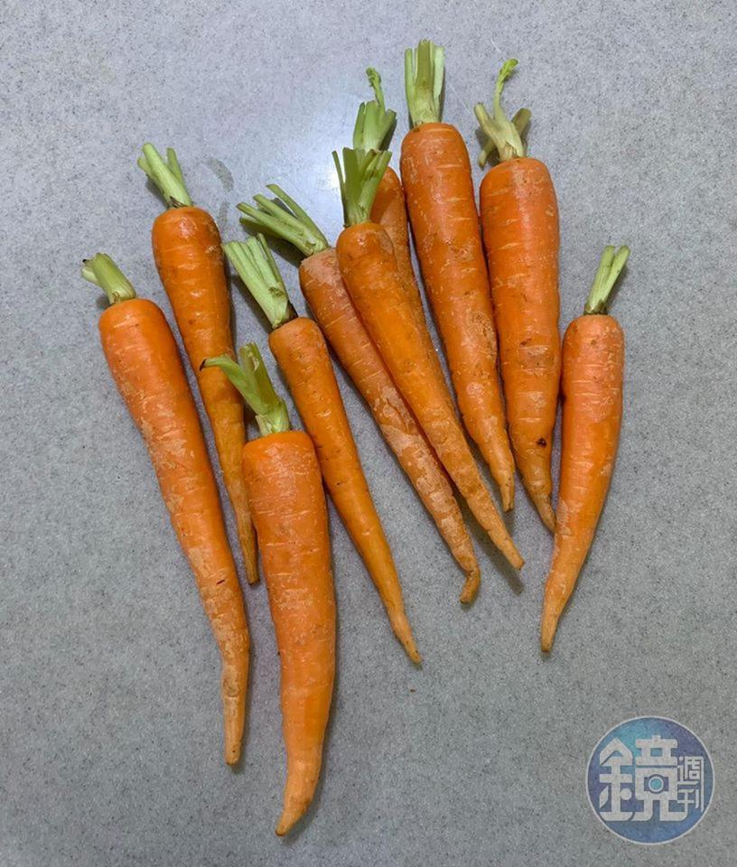 準備小紅蘿蔔當配菜。