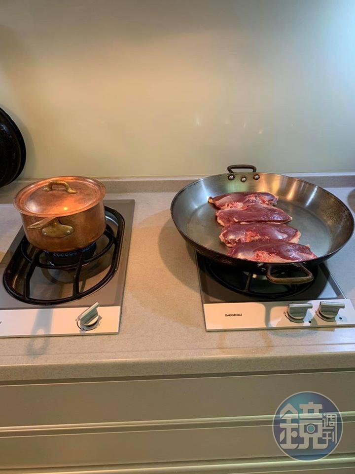 雙鍋同時作業。