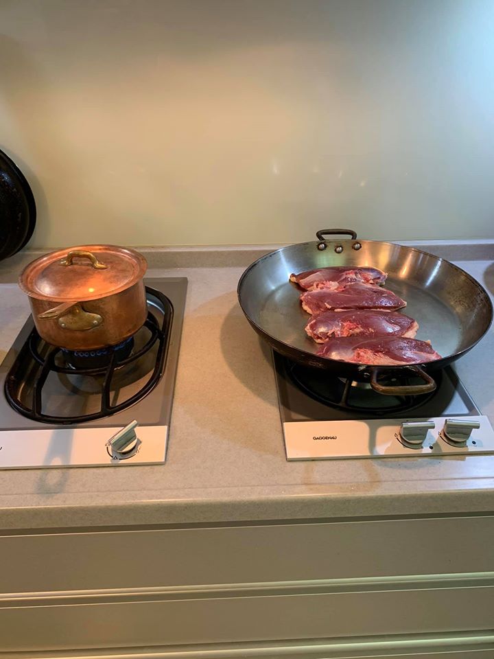 雙鍋同時作業。