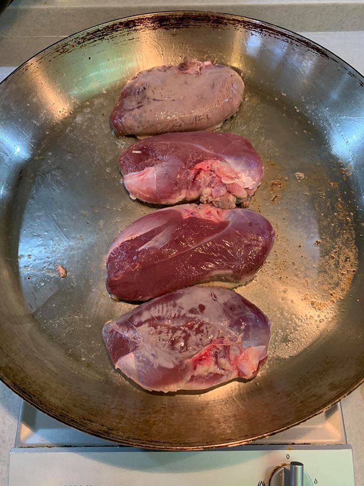小火慢煎鴨胸。