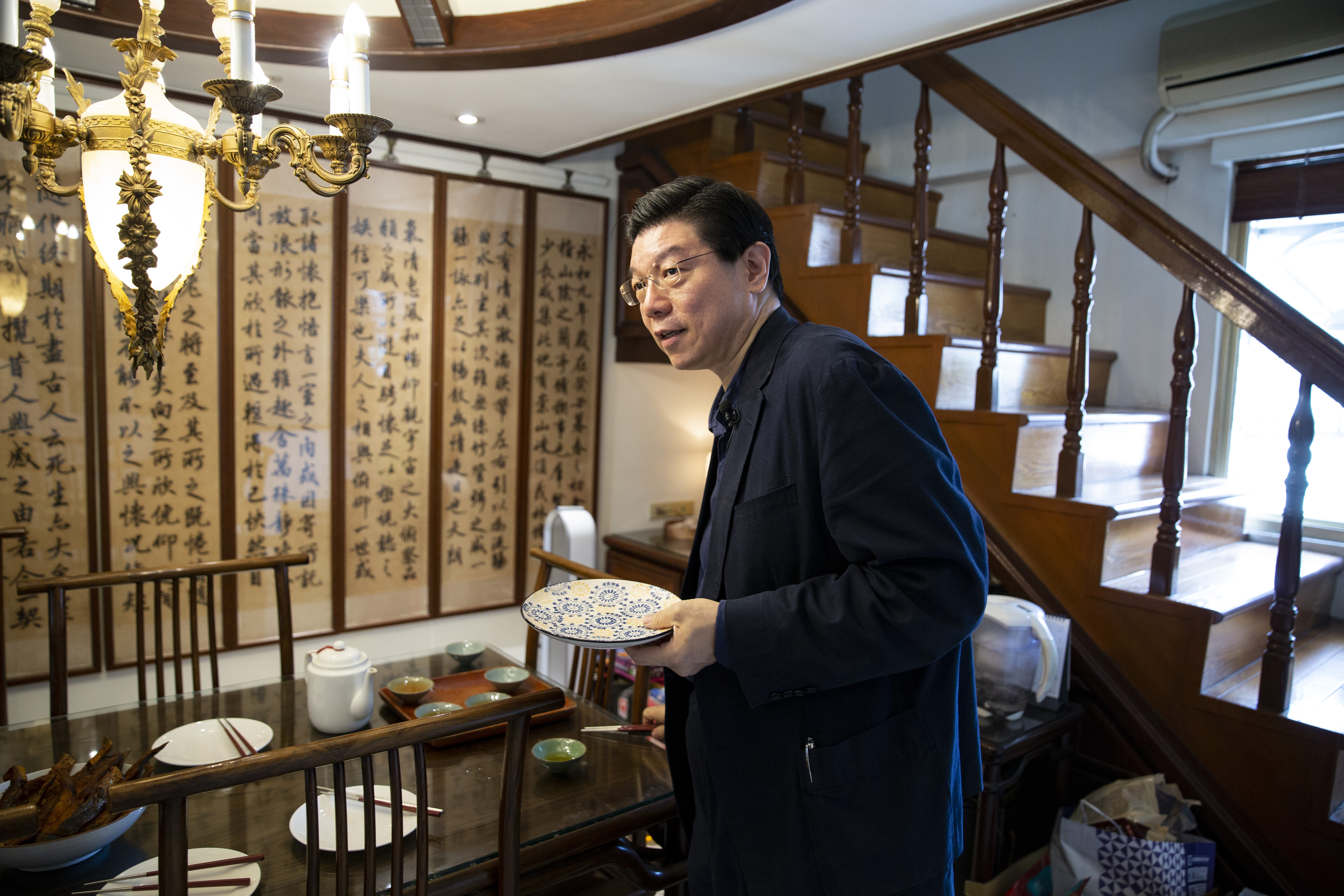 《鏡週刊》社長裴偉每個週末都會在家下廚，中西料理都有涉獵，現在也公開他的廚房筆記。（攝影：王漢順）