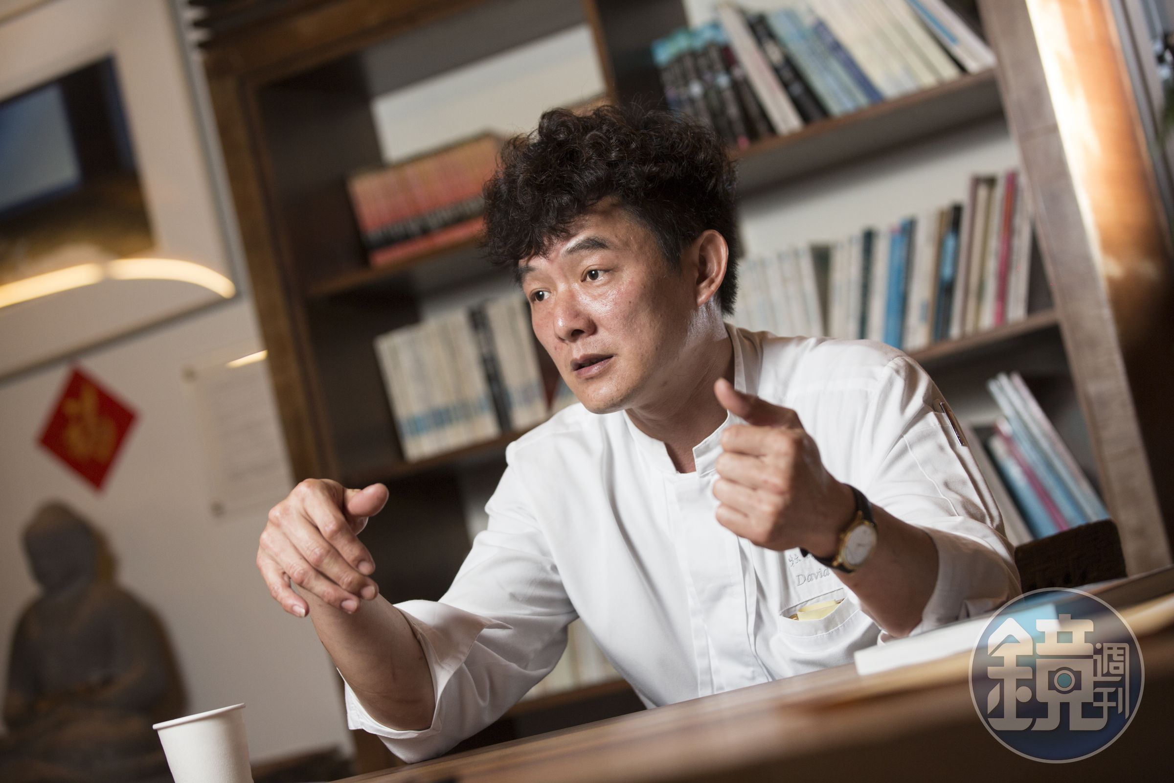 李建德解釋，「義煮」指的是廚師利用假期，自行負擔食宿和食材費用的公益活動。本次公益千歲宴的食材，則由牡丹灣Villa全力贊助。