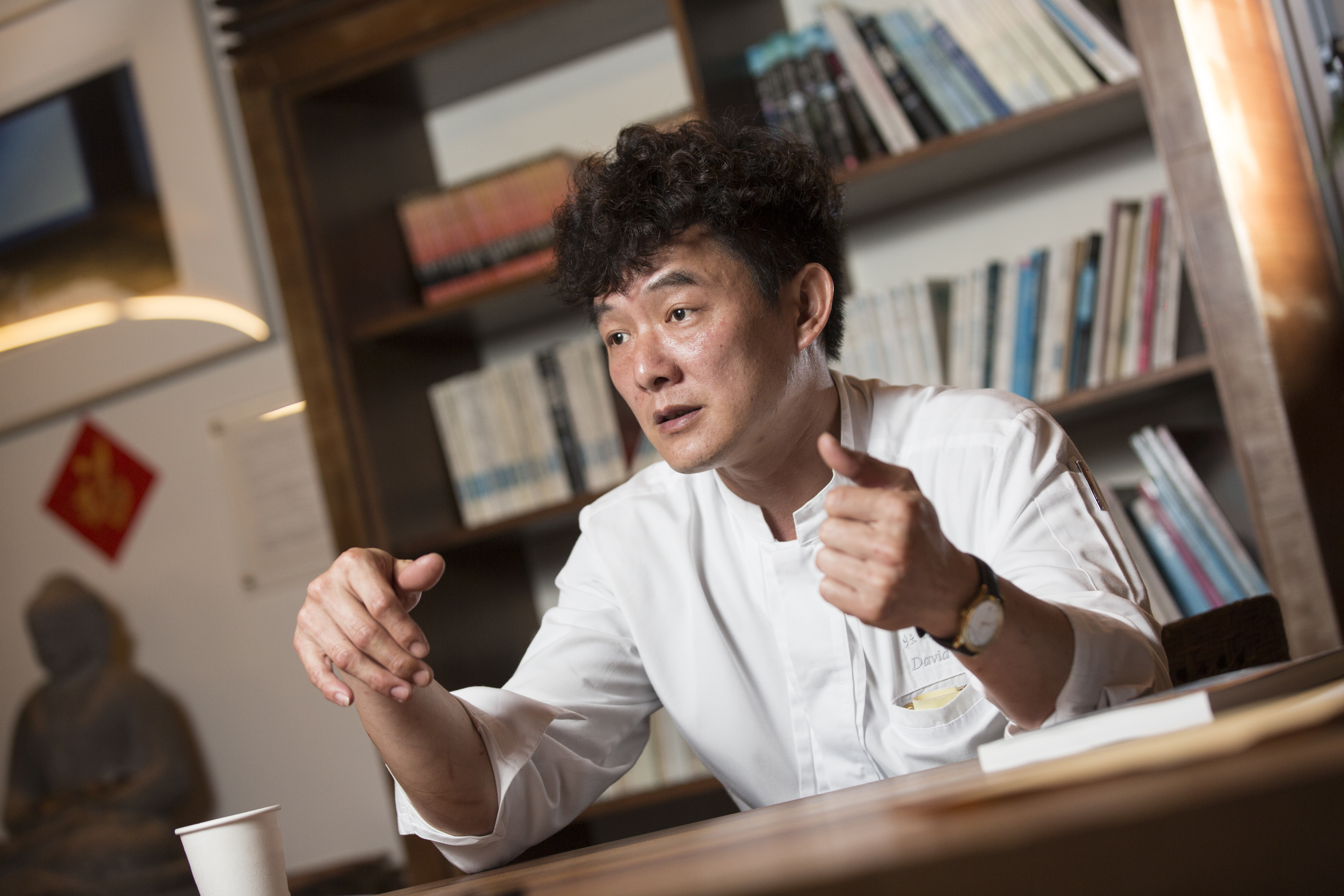李建德解釋，「義煮」指的是廚師利用假期，自行負擔食宿和食材費用的公益活動。本次公益千歲宴的食材，則由牡丹灣Villa全力贊助。