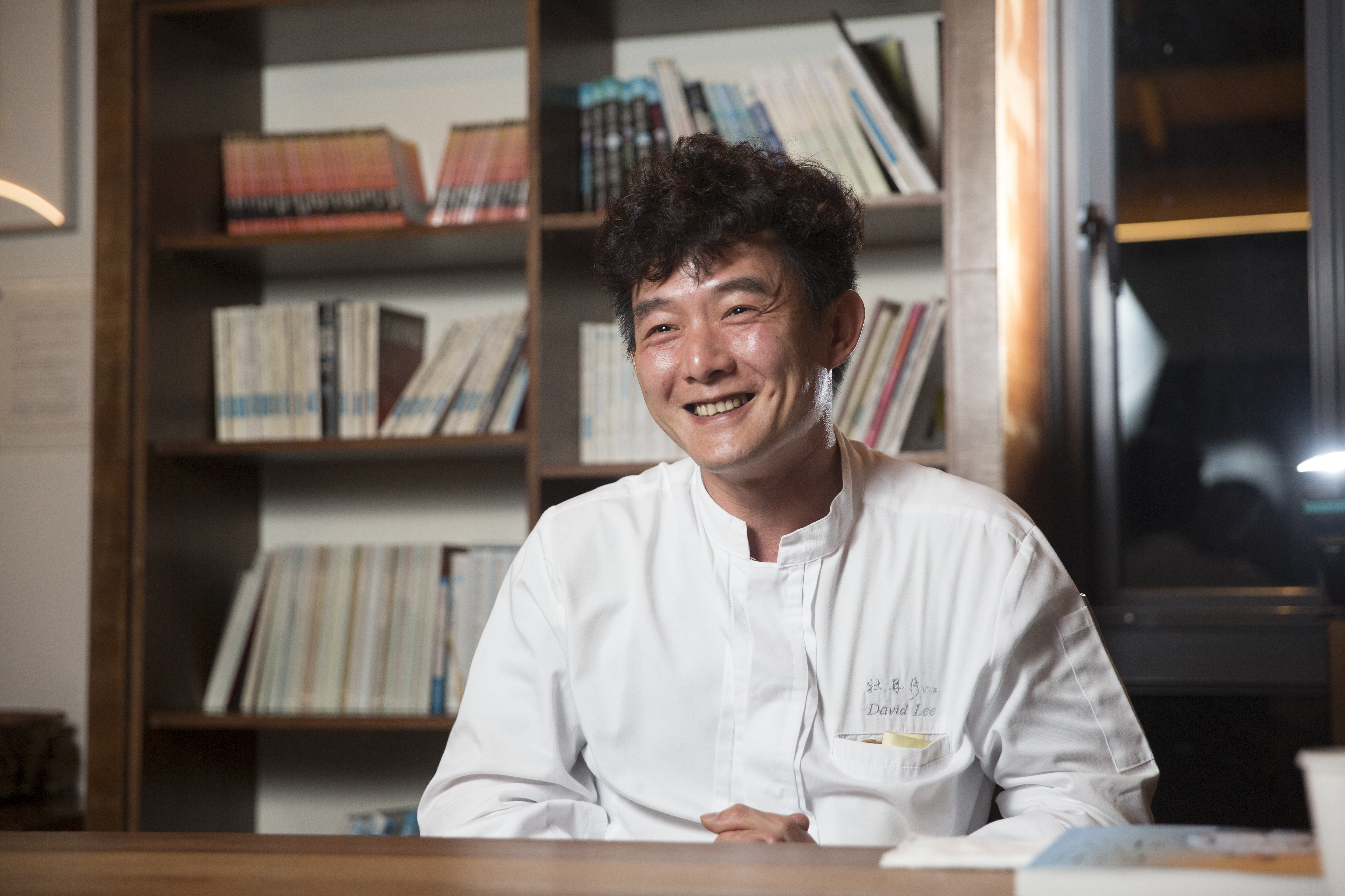 李建德指出，由於牡丹是原住民區，在規劃這次千歲宴時，他大量使用了黃藤心、刺蔥葉等在地食材。