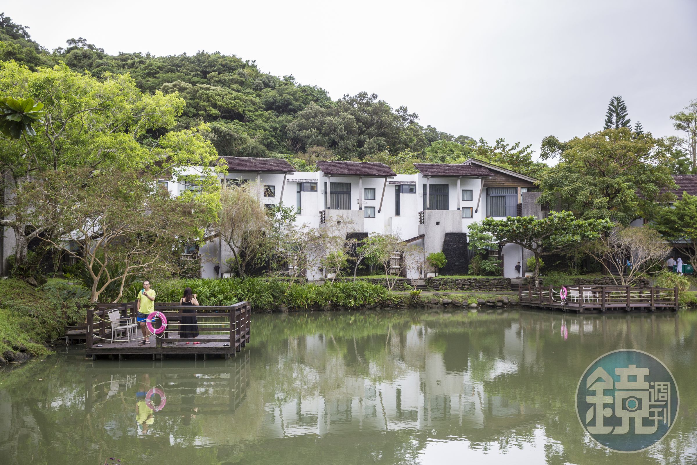 牡丹灣Villa主打獨棟Villa，房間環繞著原始的天然湖泊頭目湖而建。