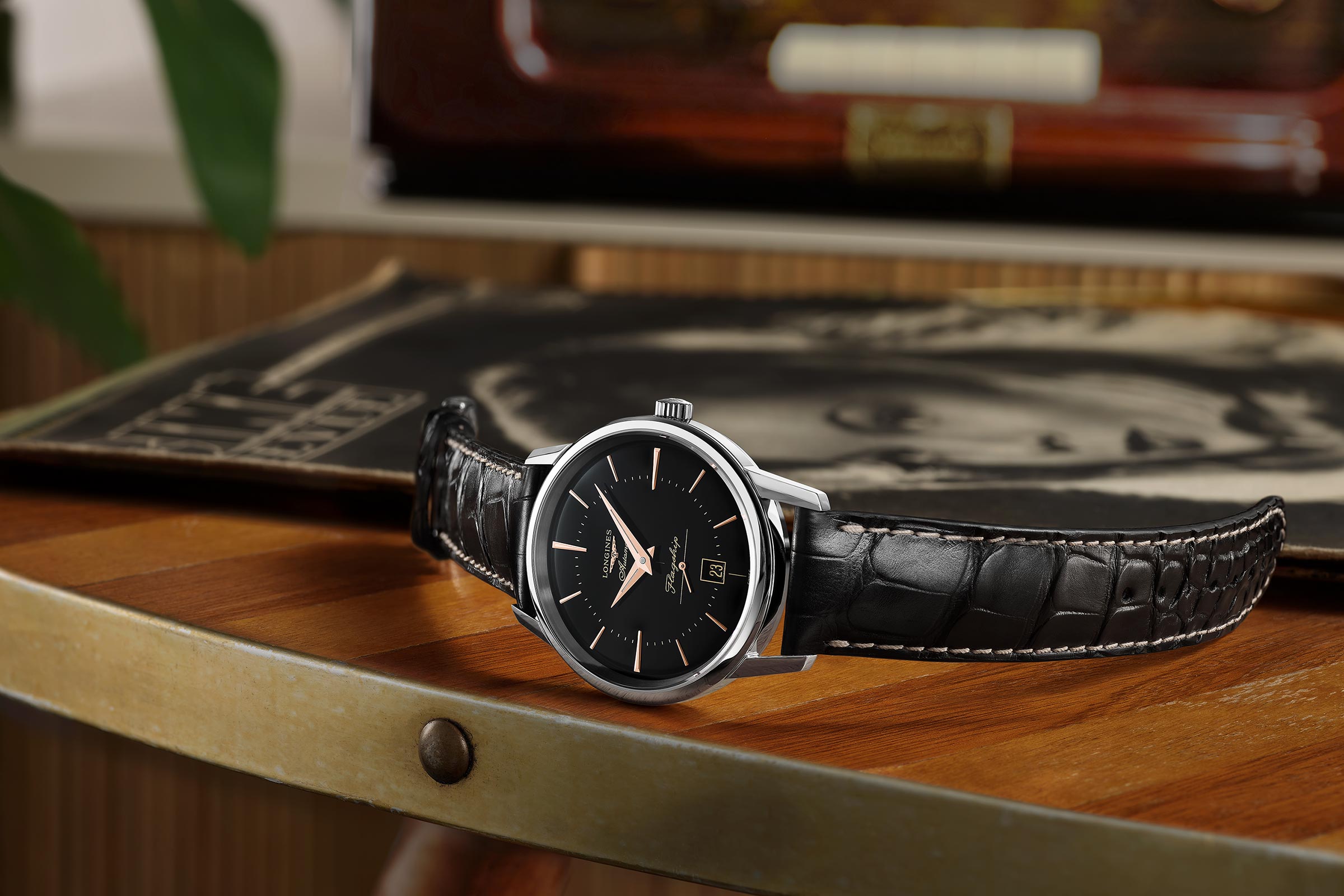 浪琴Flagship旗艦系列黑色面盤版本，38.5mm不鏽鋼錶殼，裝載L615自動上鏈機芯，建議售價NT$52,200。