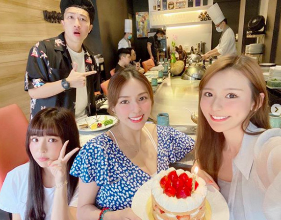 張立東（左2）和熊熊（右2）私下交情好，曝熊熊容易水腫，常常忽胖忽瘦。（翻攝自熊熊臉書）