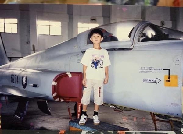 受父親任職漢翔航空的影響,出生彰化的朱冠甍從小立志當飛官(翻攝自朱冠甍IG)