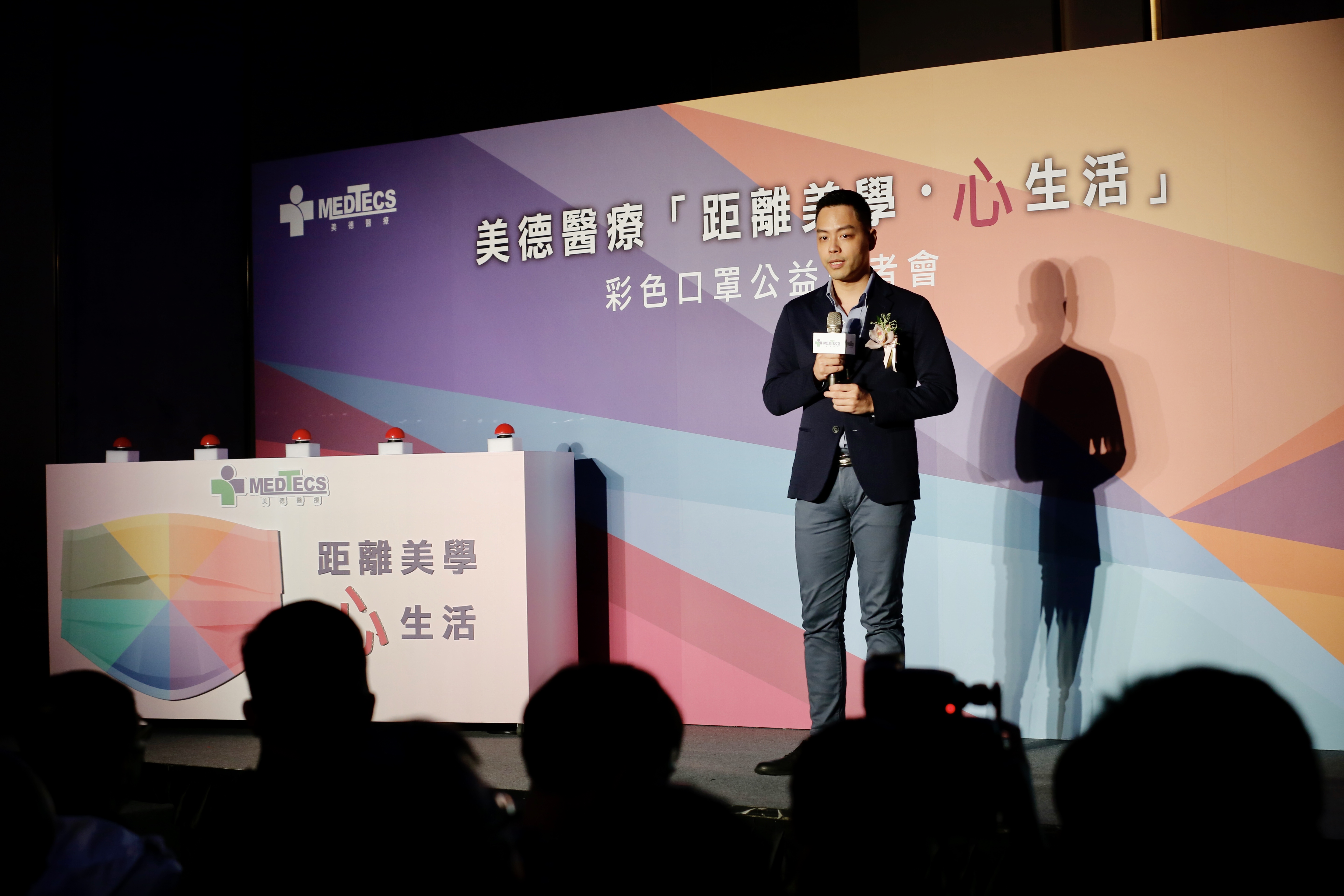 美德醫療執行長楊威遠指出，美德醫療的生產基地為台灣、菲律賓、柬埔寨與大陸；今年4月自有品牌自有防護產品品牌-CoverU上市後，表現不俗。