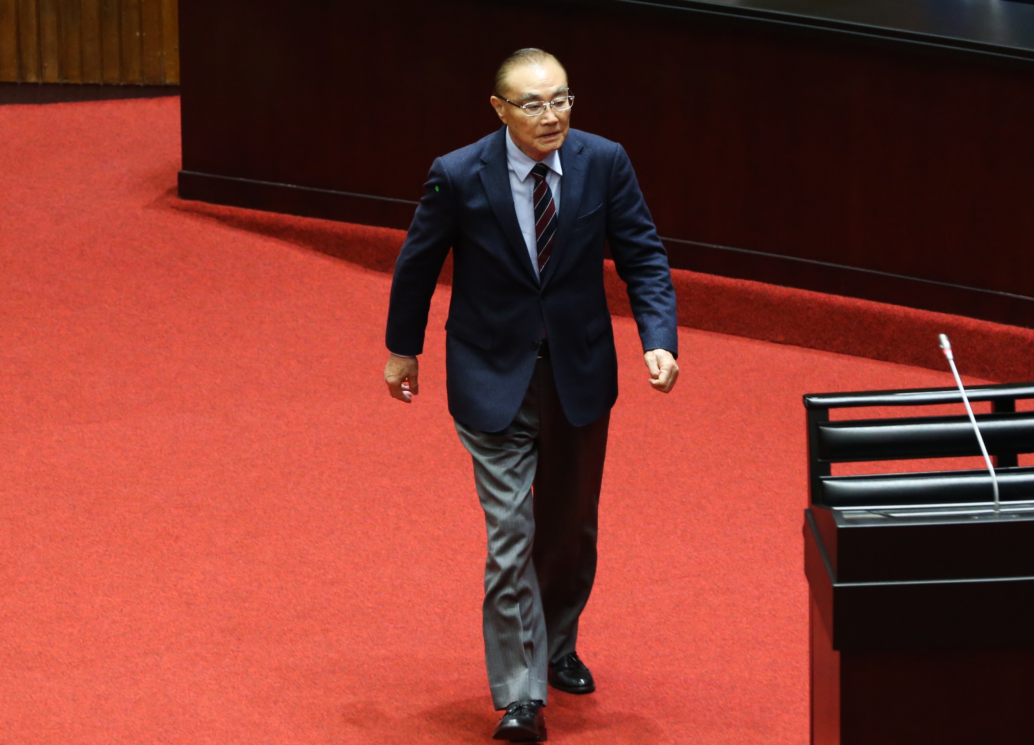 退輔會主委馮世寬不認為F-5戰機老舊，還說假如他還能飛，他願意去飛。（資料照）