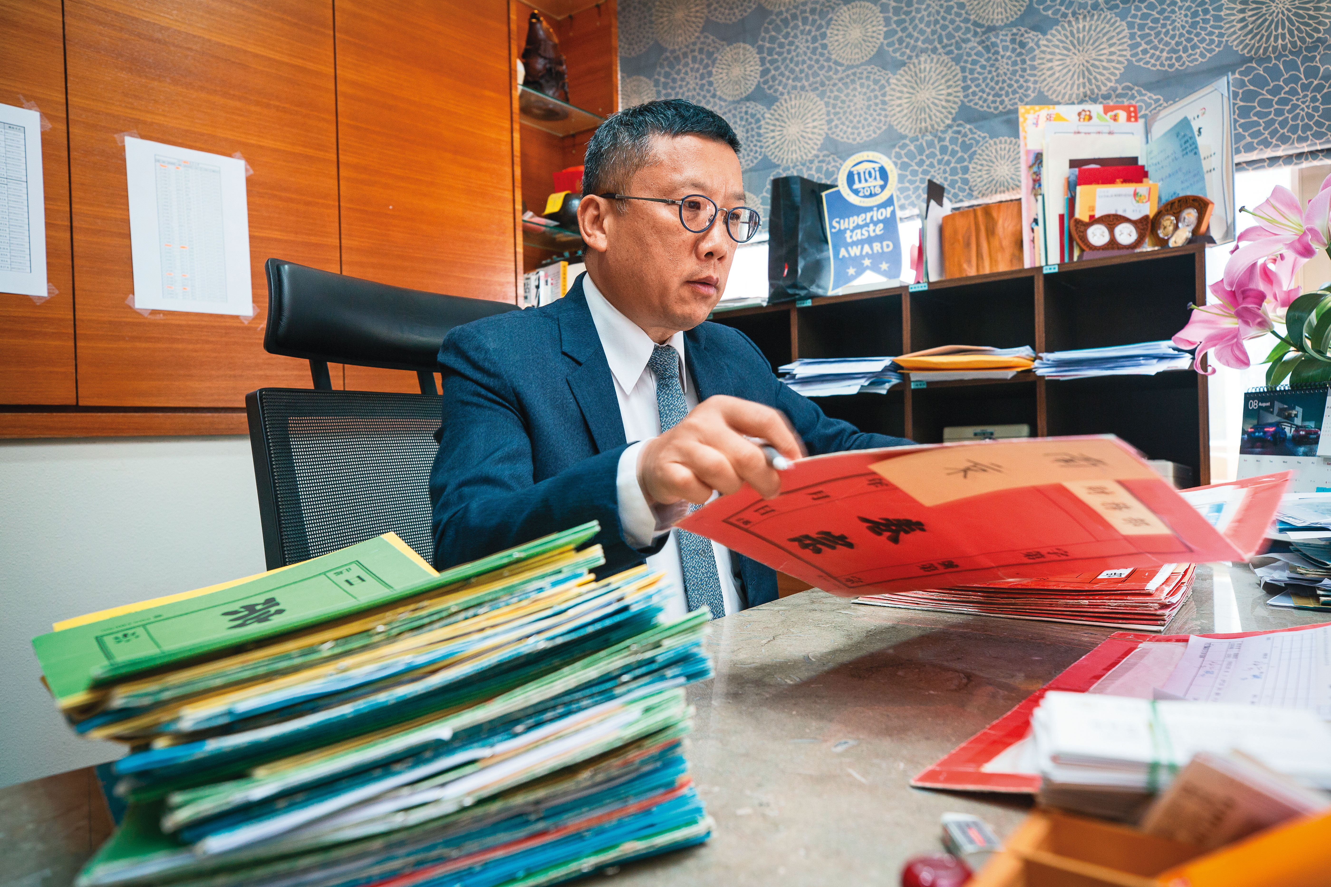 江慶鐘嚴格出了名,批公文也講求效率。