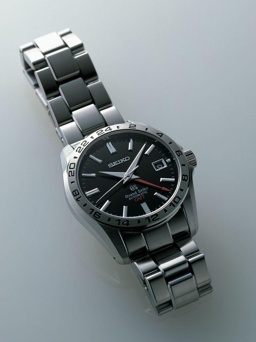 Grand Seiko於2002年推出的第一只GMT錶款SBGM001,採用的是9S56機械機芯。