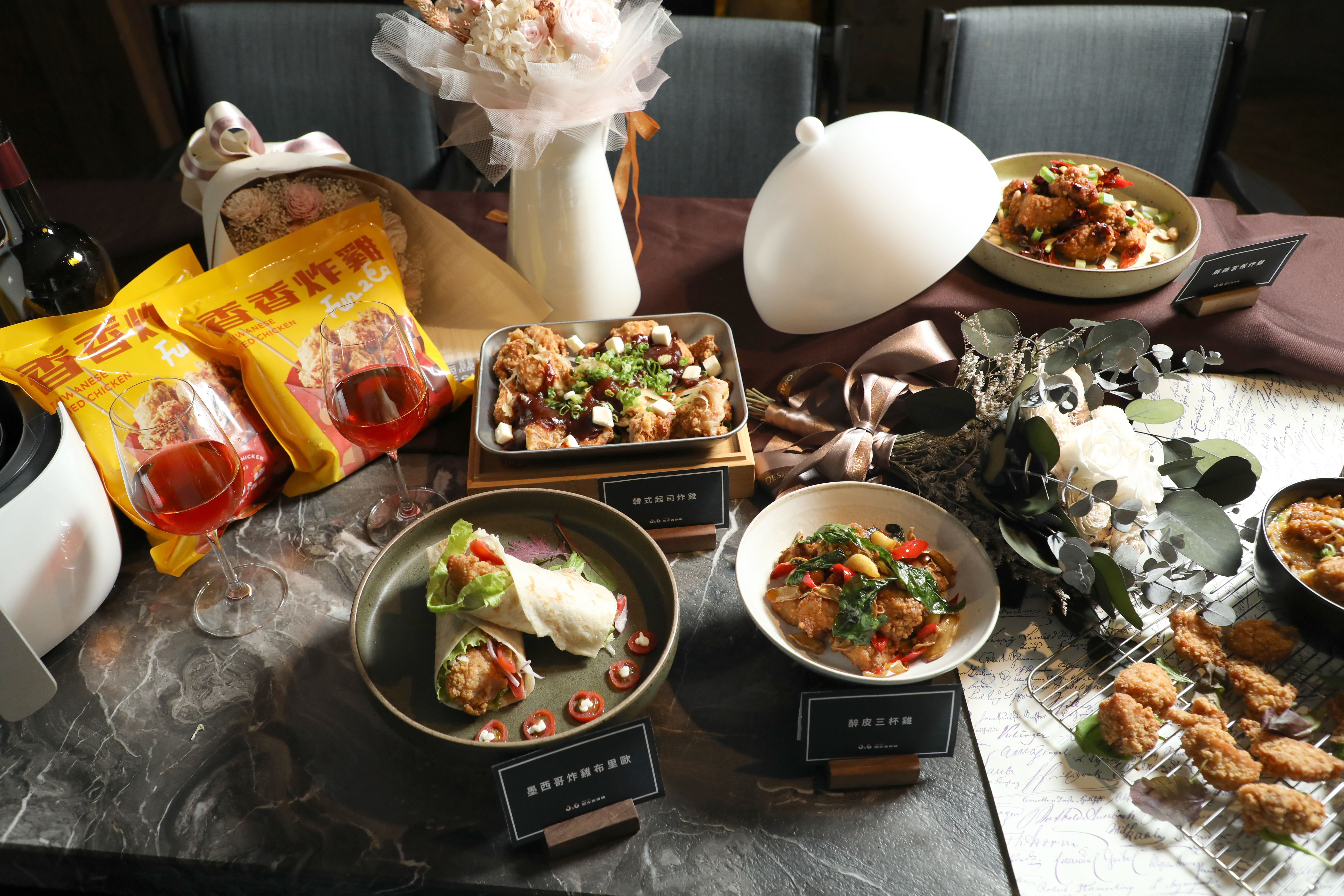 「繼光香香雞」開業47年來，首度推出冷凍食品，請來各方主廚開發炸雞應用到各式料理的可能性。