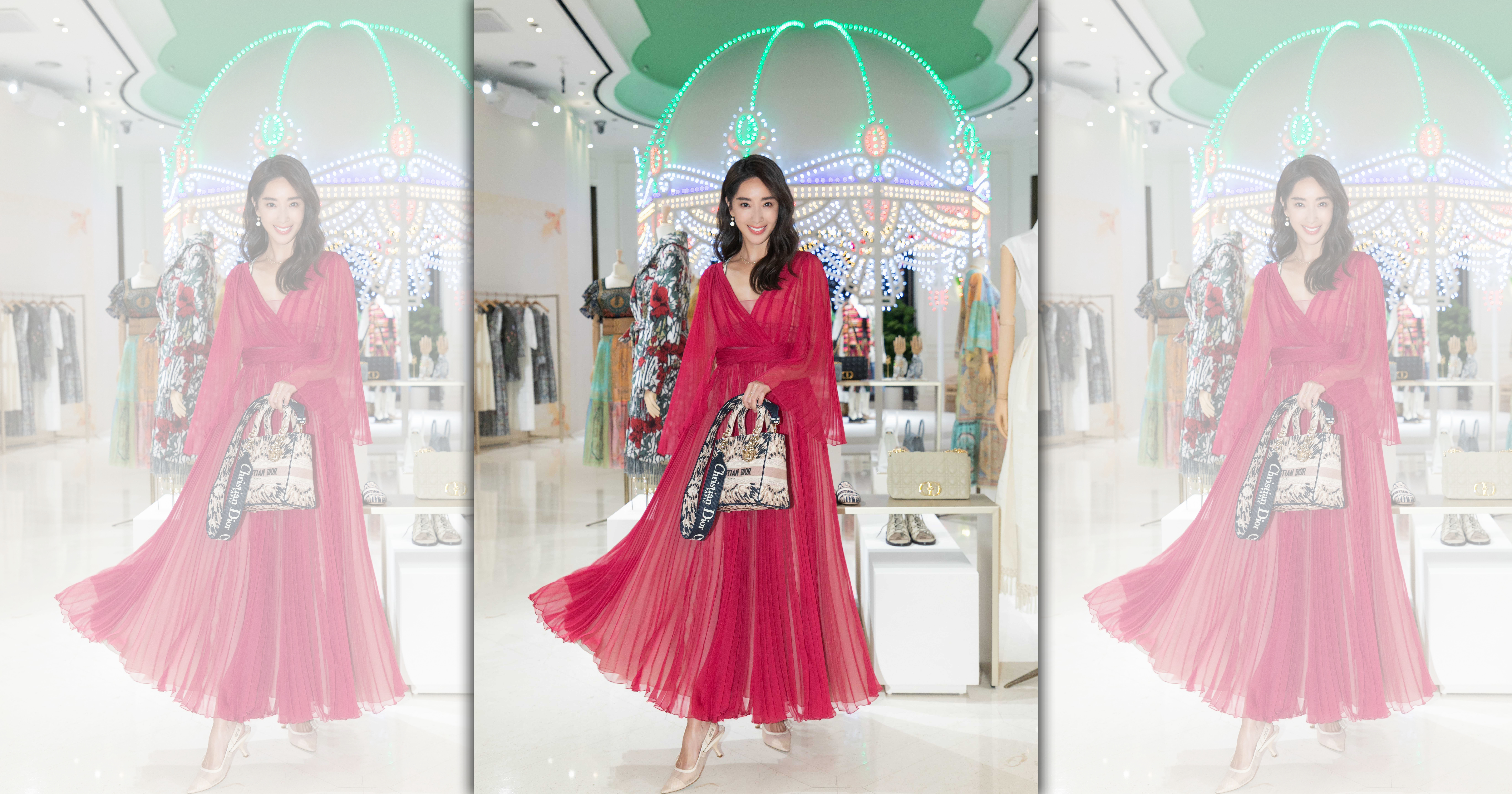 隋棠身穿DIOR 2012早春度假系列的新裝現身發表會，她說自己如果只能帶三樣東西去恆春，身上的洋裝會是其中之一。  粉色透膚打褶長洋裝 NT$380,000、膚色內襯衣 NT$43,000、膚色內襯褲NT$34,000、Lady D-Lite多彩紮染刺繡帆布中型提包 NT$15,500、J’adior裸色網眼鑲銀緞帶露跟鞋NT$36,000、Rose des Vents羅盤玫瑰白色珍珠母貝黃K金耳環 NT$198,000、Rose des Vents黃金鑽石手鍊戒NT$157,000、Rose des Vents黃金鑽石短項鍊 NT$221,700（DIOR提供）