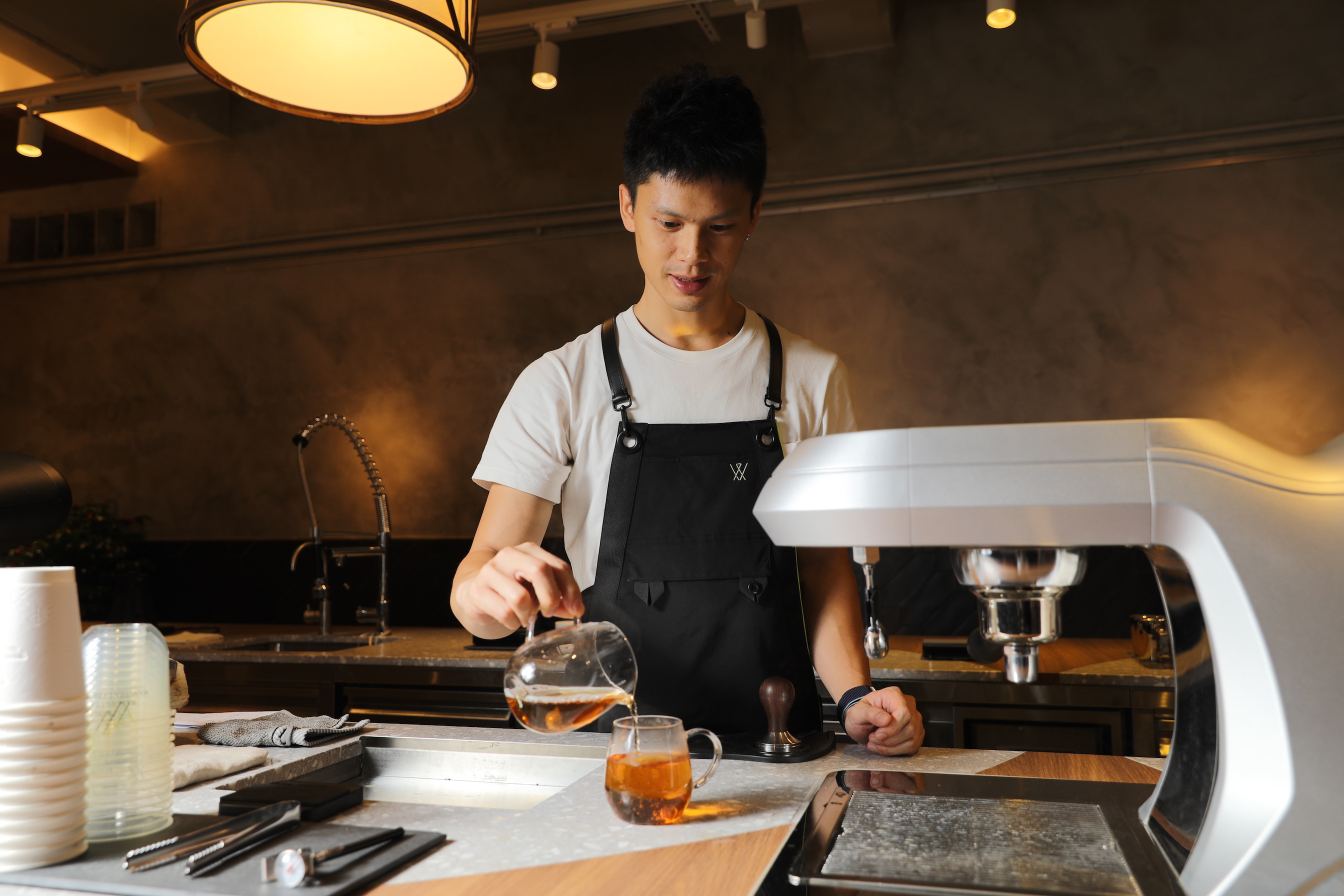 「有記名茶」第五代王聖鈞打造更貼近新世代的茶飲空間Wangtea Lab。