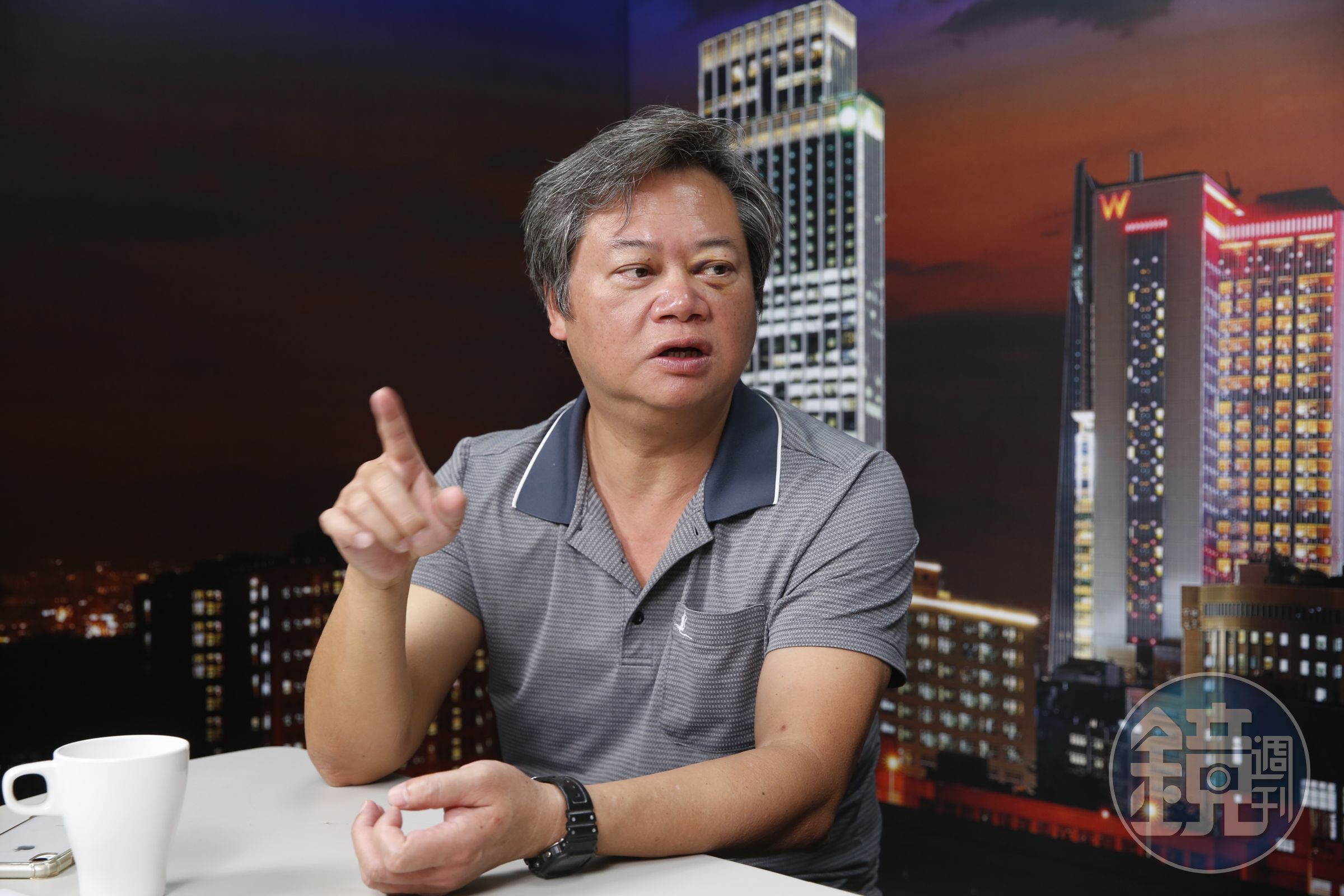 存股達人陳重銘，近期將獲利衰退的國泰金、富邦金，從存股名單中剔除。