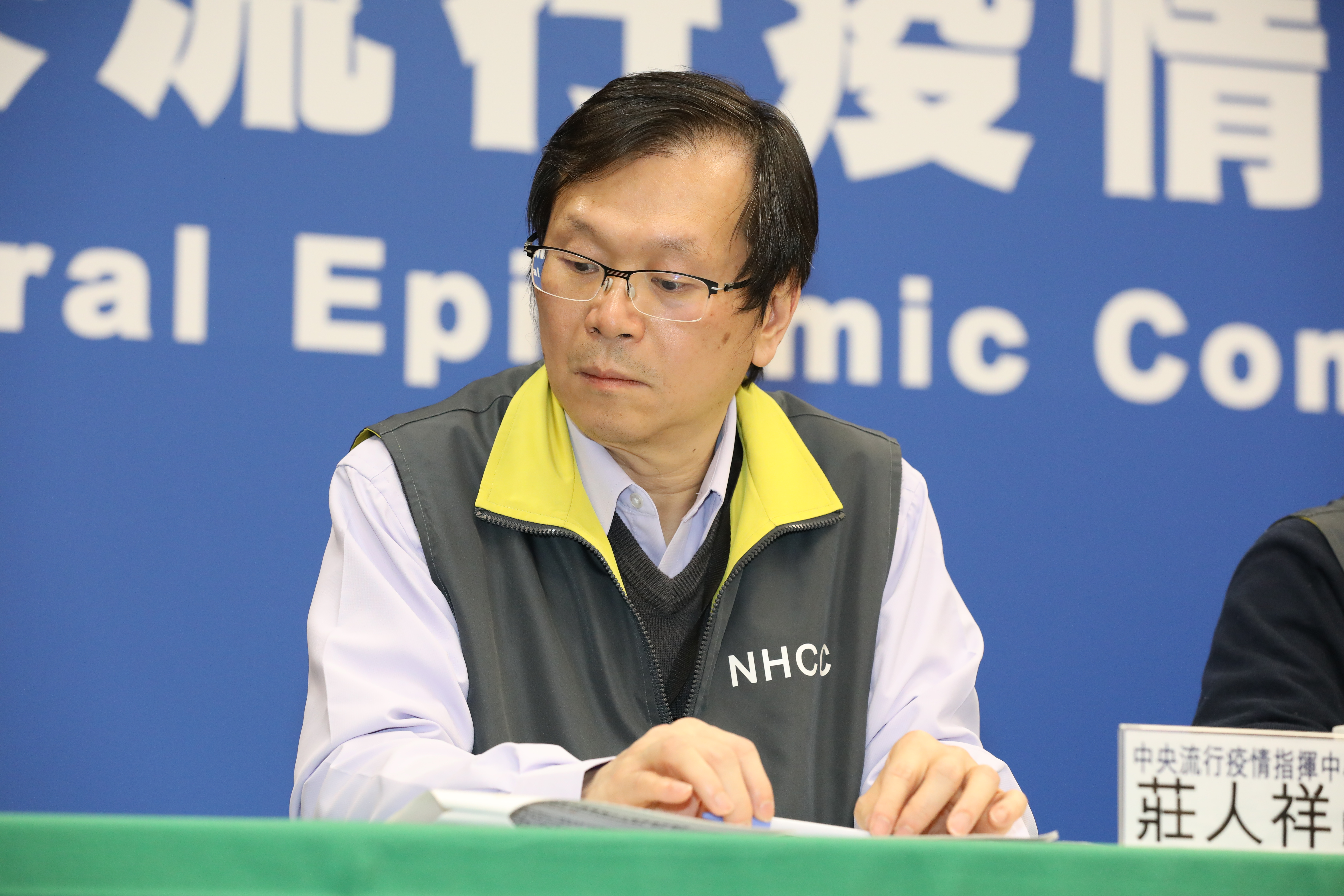 今（30）日公布國內新增1例武漢肺炎境外移入病例，為菲律賓籍30多歲男性。圖為中央流行疫情指揮中心發言人莊人祥。（資料照）