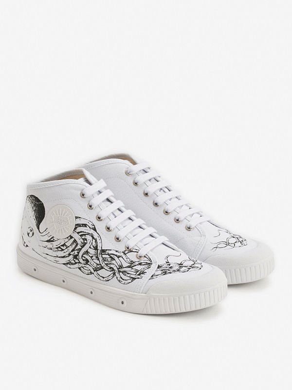 agnès b. x Spring Court聯名網球鞋。NT$9,580（agnès b. Taiwan提供）