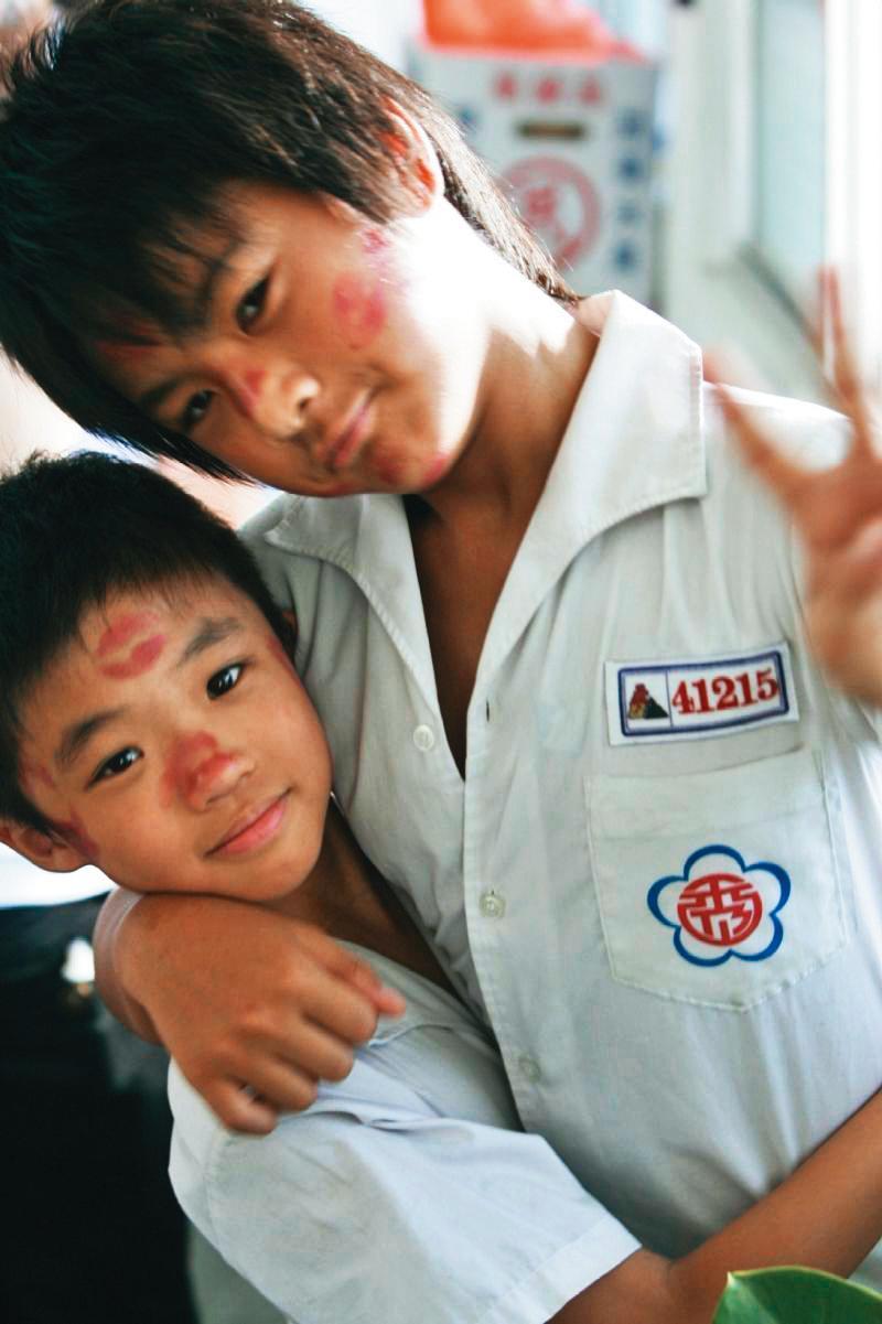 電影《囧男孩》由潘親御（左）與李冠毅（右）主演，兩個天真純樸的小孩演員，在當時迷倒不少觀眾。