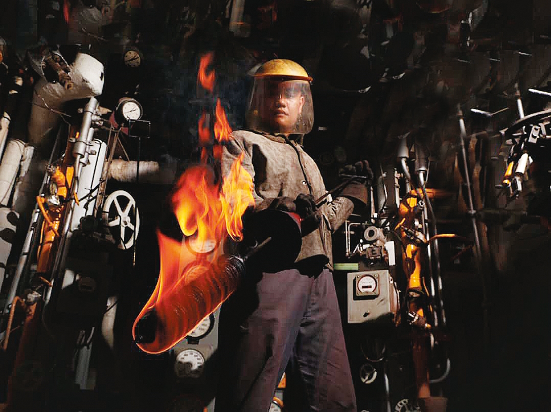 軍艦鍋爐艙工作環境艱辛，因長年缺乏工作安全衛生意識，不少退伍軍人都有職業傷病隱憂。示意畫面，圖非當事人。（翻攝中華民國海軍臉書）