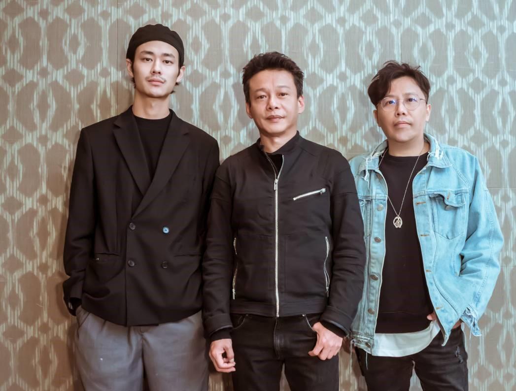 夏騰宏(左)將在電影《山中森林》中,飾演李康生(中)的小弟,右為導演姜寧。(禾力文創提供)