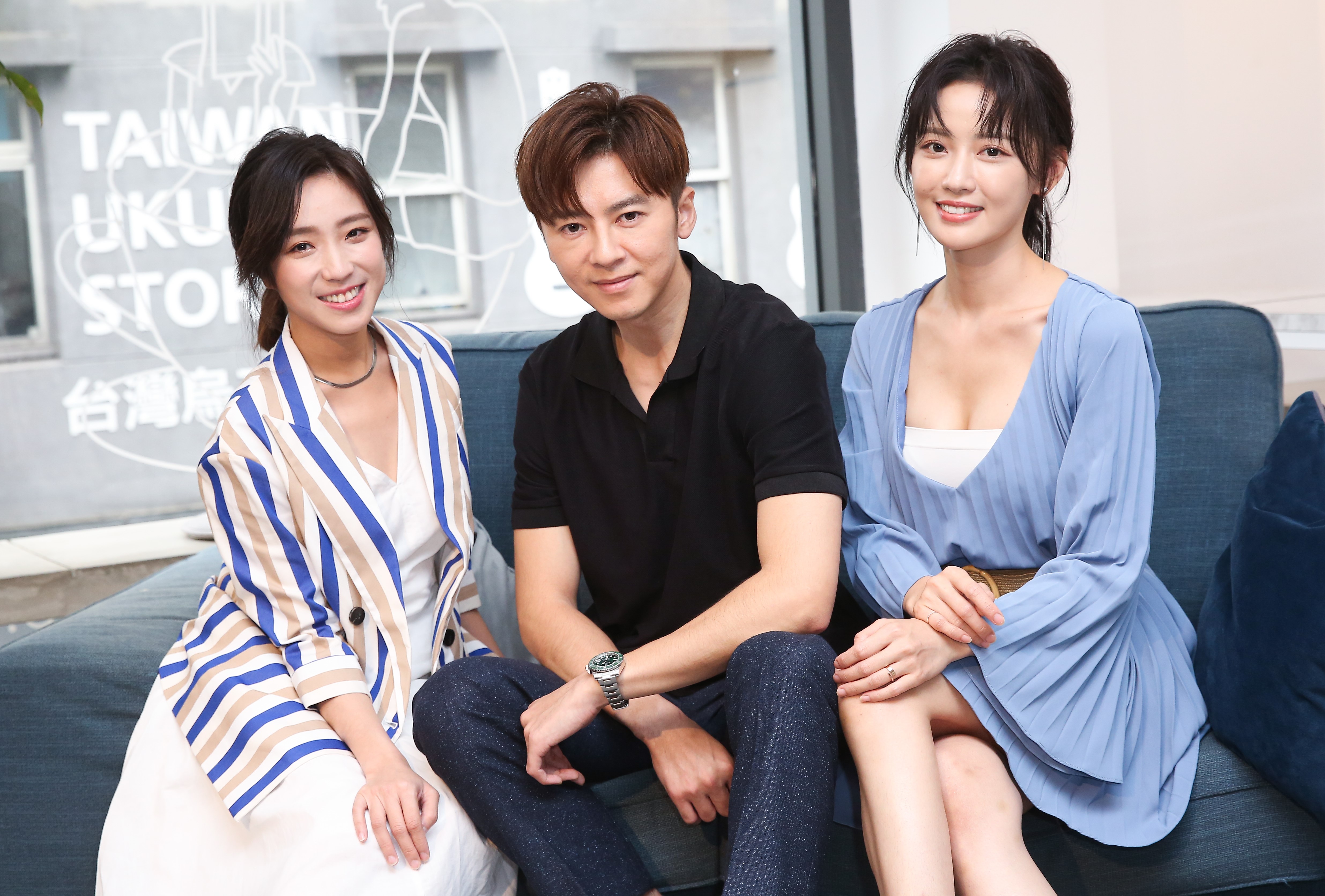 （左起）梁舒涵、李國毅、梁以辰出席《廢財闖天關》第二波卡司發布會，李國毅被二女挑逗坐享齊人之福。