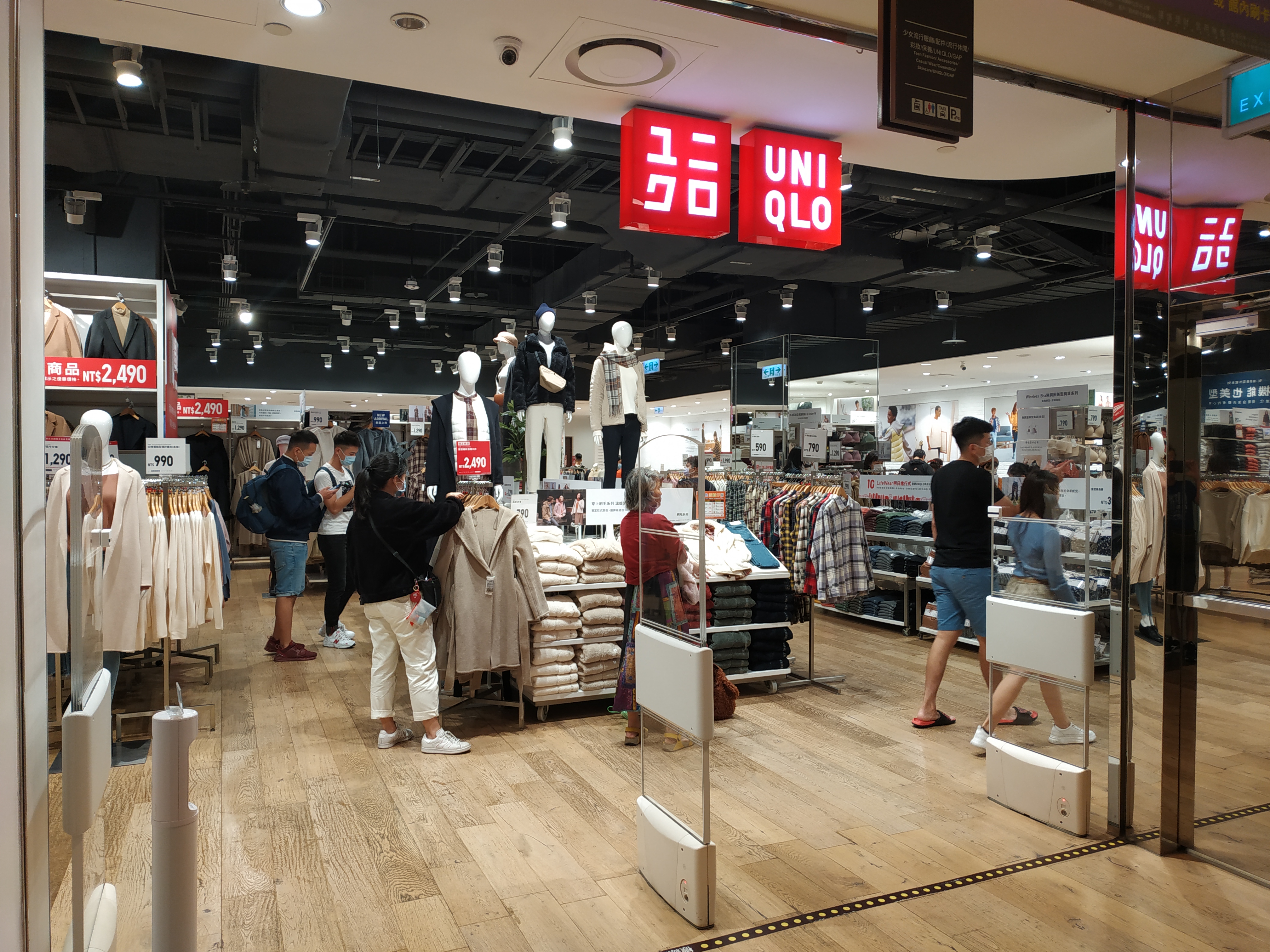 黃男在今年8月間到Uniqlo台南永康永大路店逛街，沒想到被店家誣陷是竊賊，偷走店裡2件內褲。（示意圖，圖中人、店家與新聞內容無關）