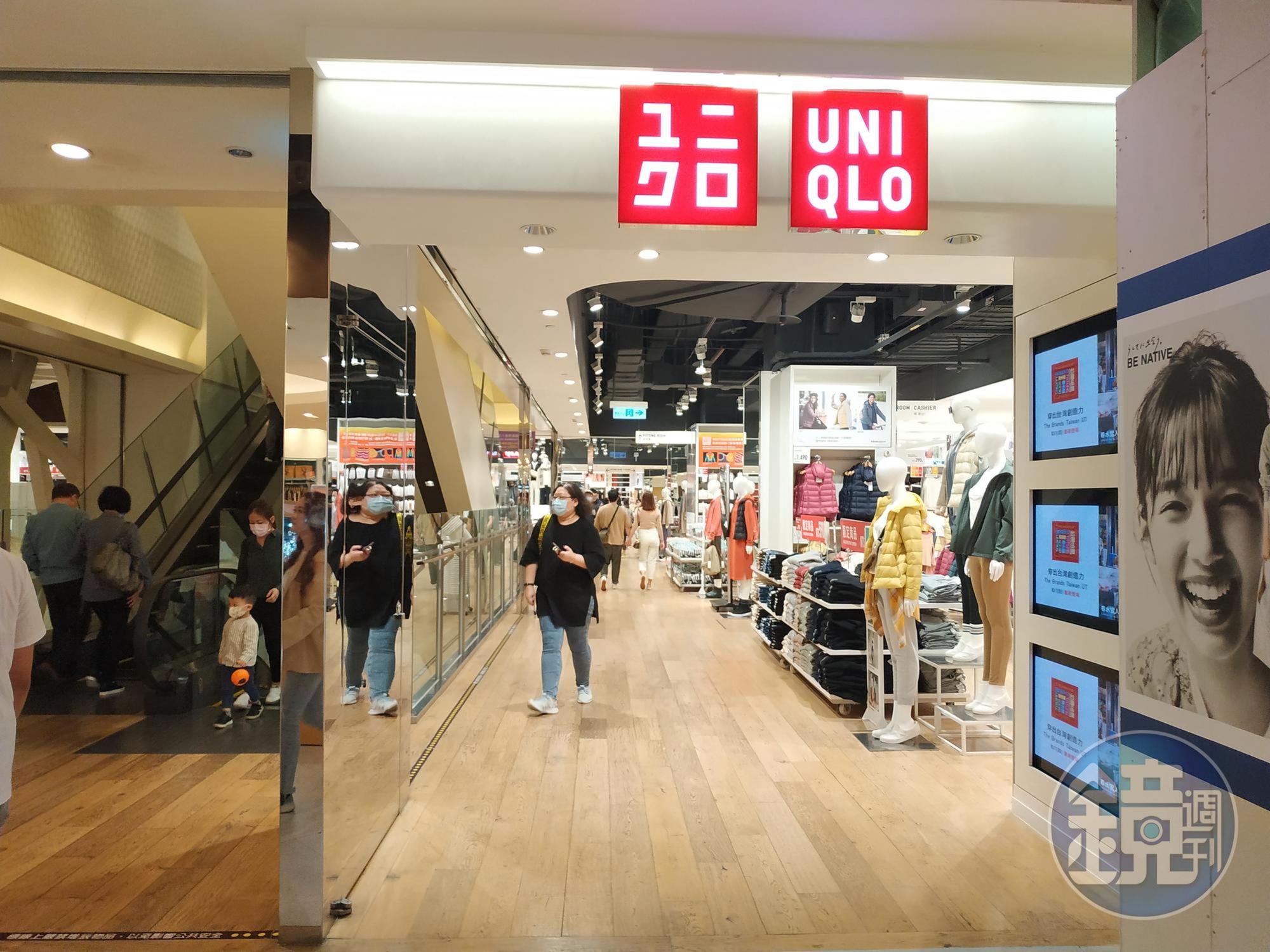 Uniqlo有員工控訴公司不當資遣。(圖中人、店家與新聞內容無關)