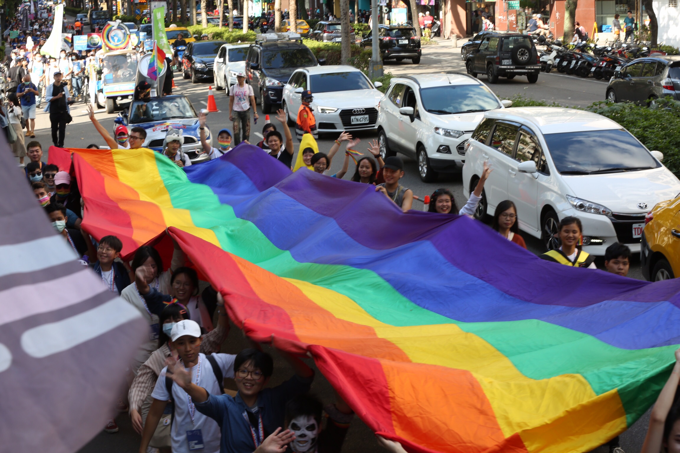 第18屆台灣同志大遊行今（31日）在台北市政府廣場舉行。