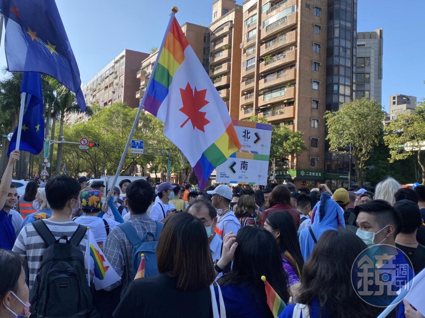 雖因疫情影響,許多觀光客無法來台,仍有不少外國朋友前來給予支持。
