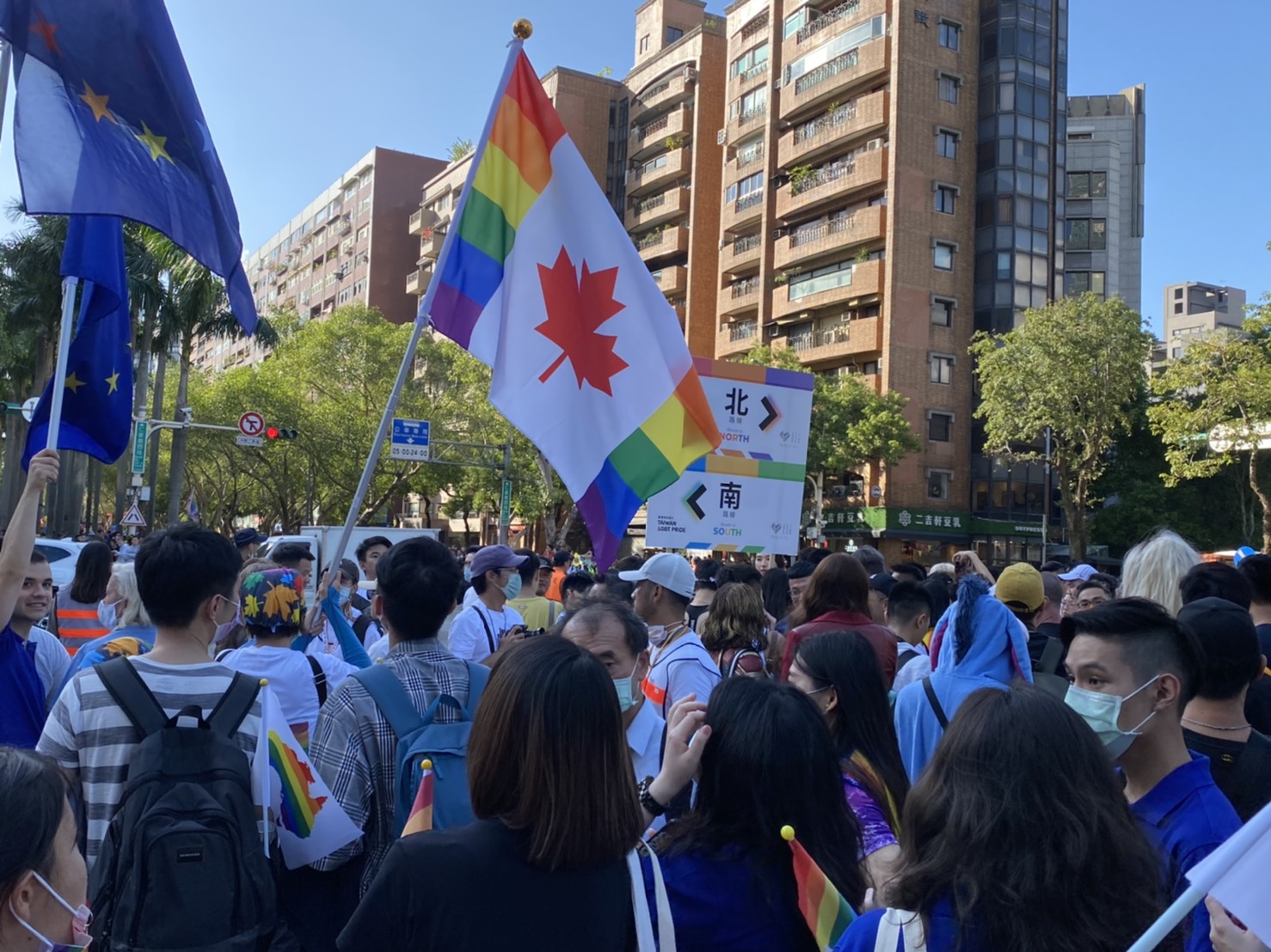 雖因疫情影響,許多觀光客無法來台,仍有不少外國朋友前來給予支持。