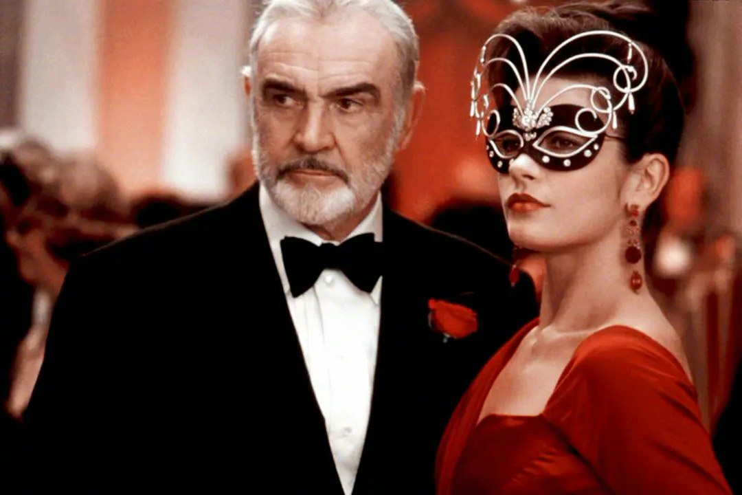 史恩康納萊飾演的龐德誓死效忠英女王，但戲外他卻是推動蘇格蘭獨立的異議人士。（翻攝自新浪微博）