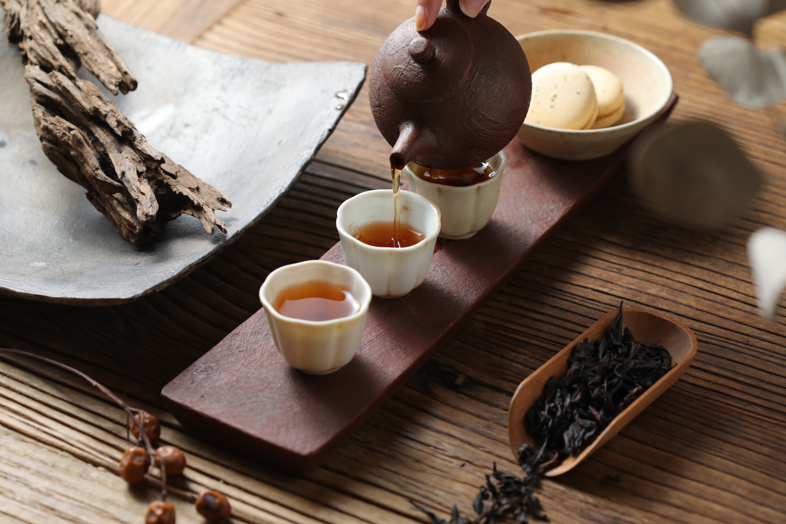 來自武夷山的「岩茶肉桂」風味醇厚，適合高溫沖泡。（600元／壺）