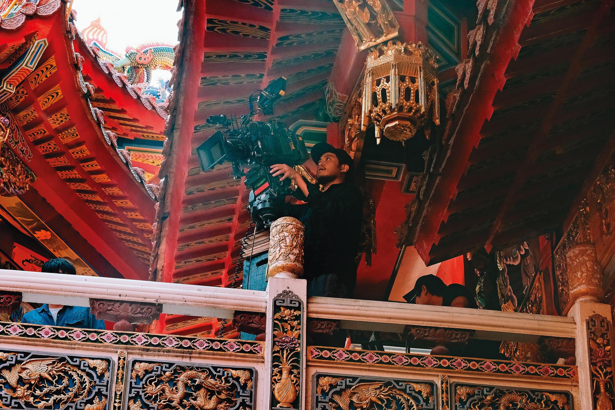 影片請到來自新加坡的攝影師Jon Keng掌鏡,拍攝台南鹿耳門天后宮等在地場景。(威視提供)