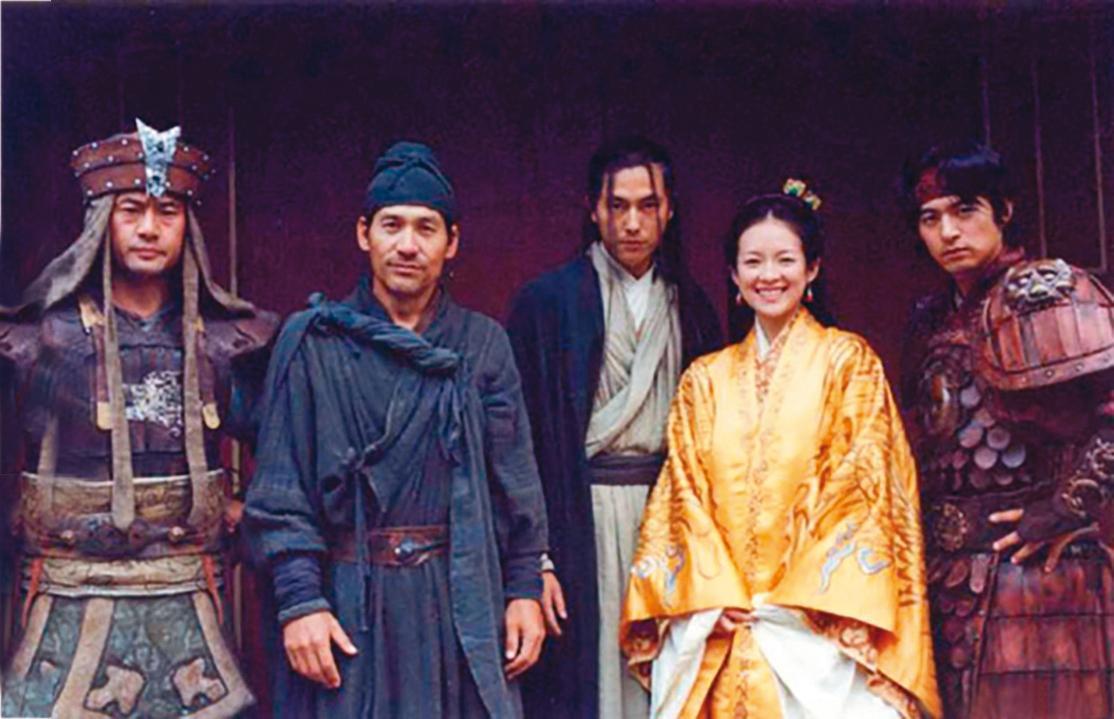 安聖基（左二）曾與章子怡（右二）等人合拍中韓合作電影《武士》。（翻攝自movist）