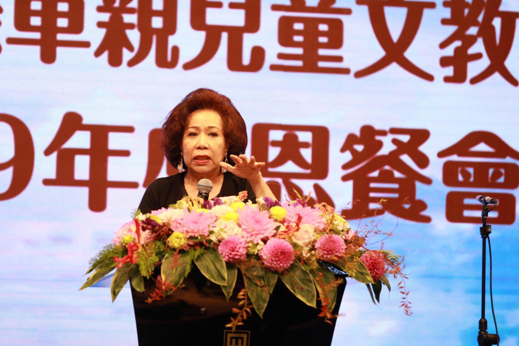 黃越綏在臉書呼籲立委應思考鞭刑。（翻攝自黃越綏臉書）