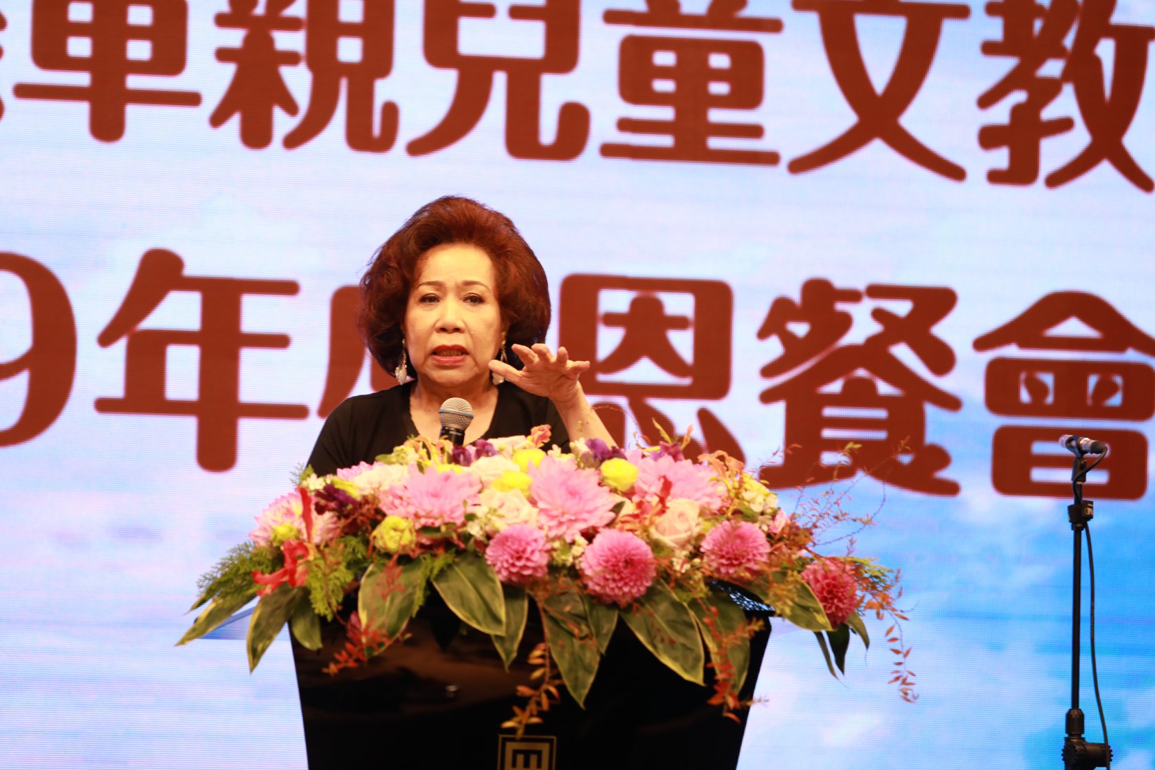 黃越綏在臉書呼籲立委應思考鞭刑。（翻攝自黃越綏臉書）