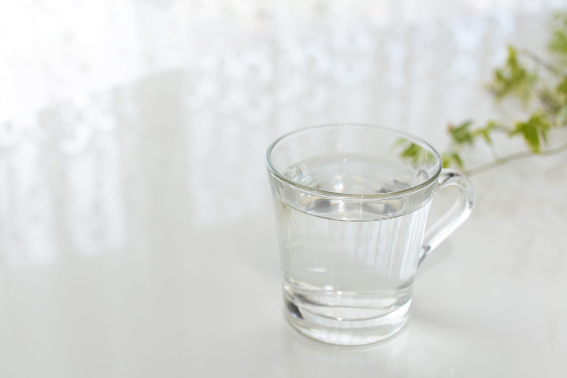 微涼天氣讓人容易生病，醫師除提醒民眾注意水分攝取，也公開喝水量公式。（示意圖，photo-ac）