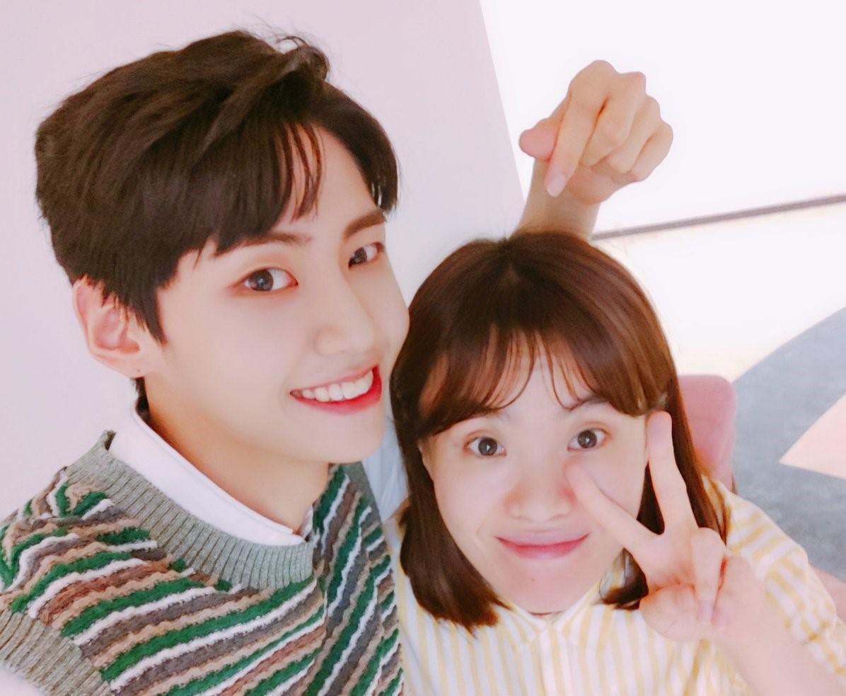 韓國諧星朴智善與其母在家中雙亡,令外界震驚,左為李鎮赫。(翻攝自朴智善推特)