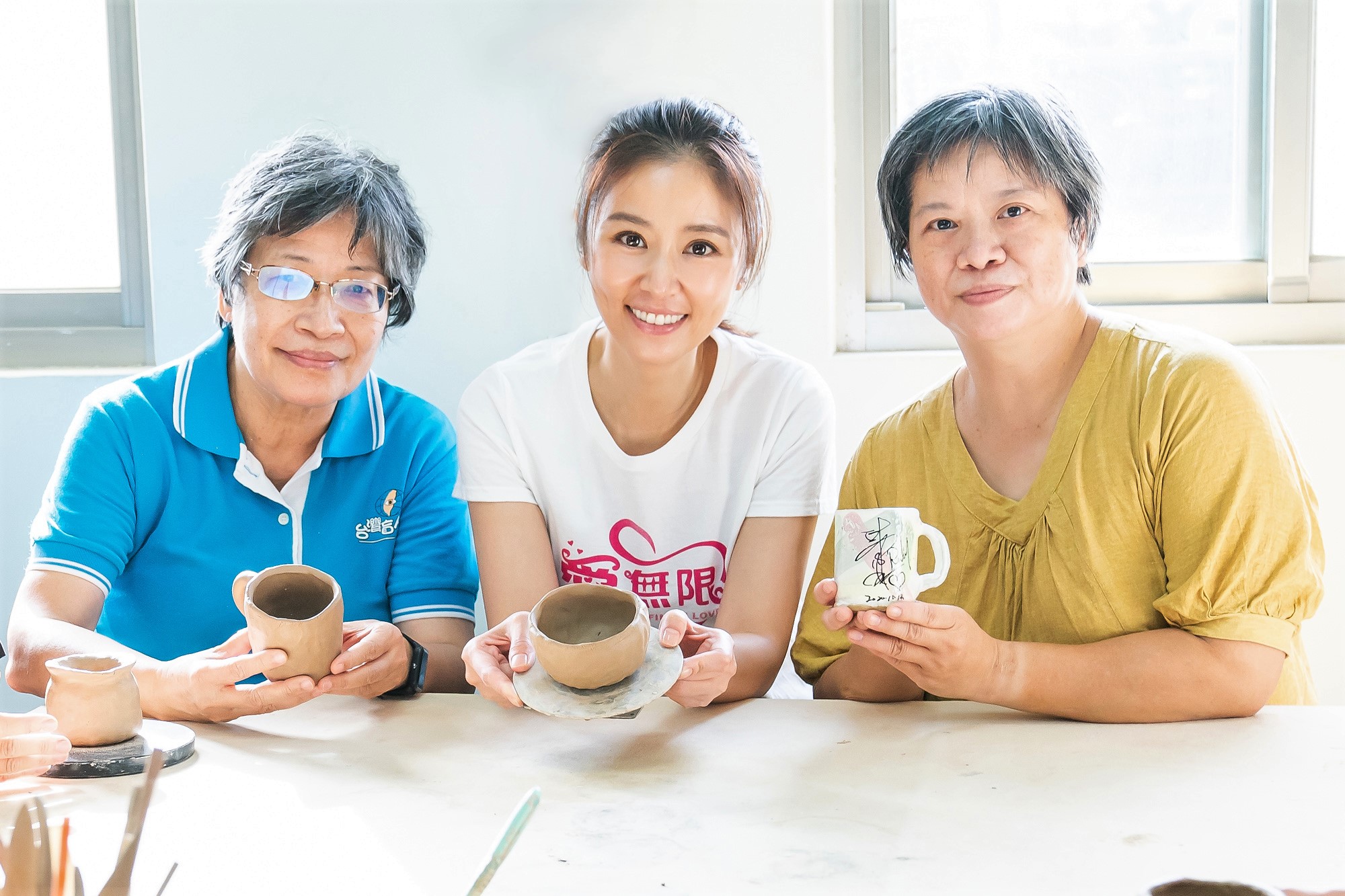 林心如擔任「愛無限」公益大使學做陶藝，自認超有成就感。（TVBS提供）