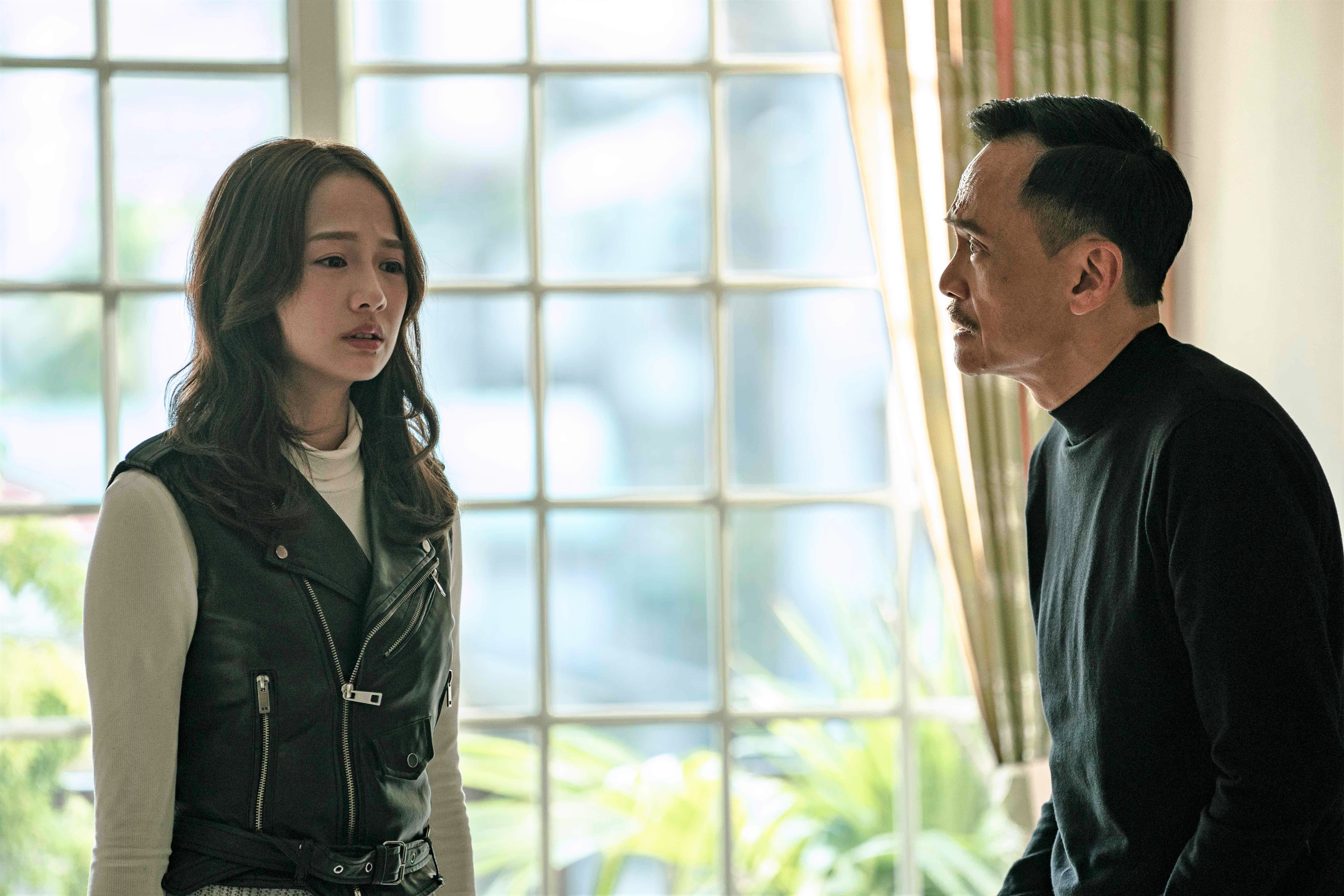 簡嫚書在《黑喵知情》與陳以文飆戲，演技大爆發。（LINE TV提供）