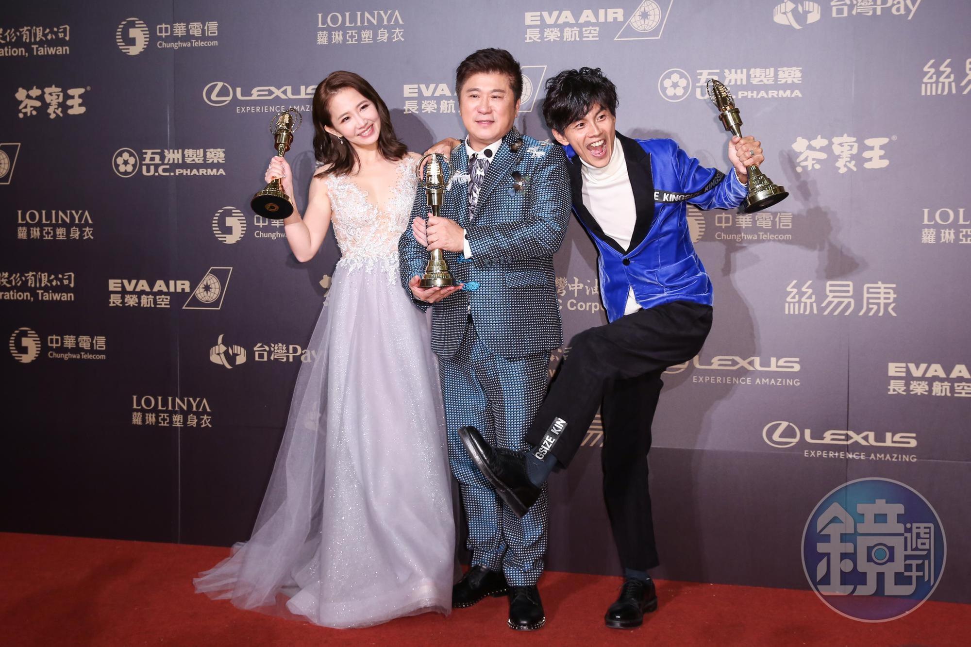 胡瓜(中)主持多年的《綜藝大集合》,在2018年奪下金鐘綜藝節目主持人獎。左為謝忻、右為阿翔。