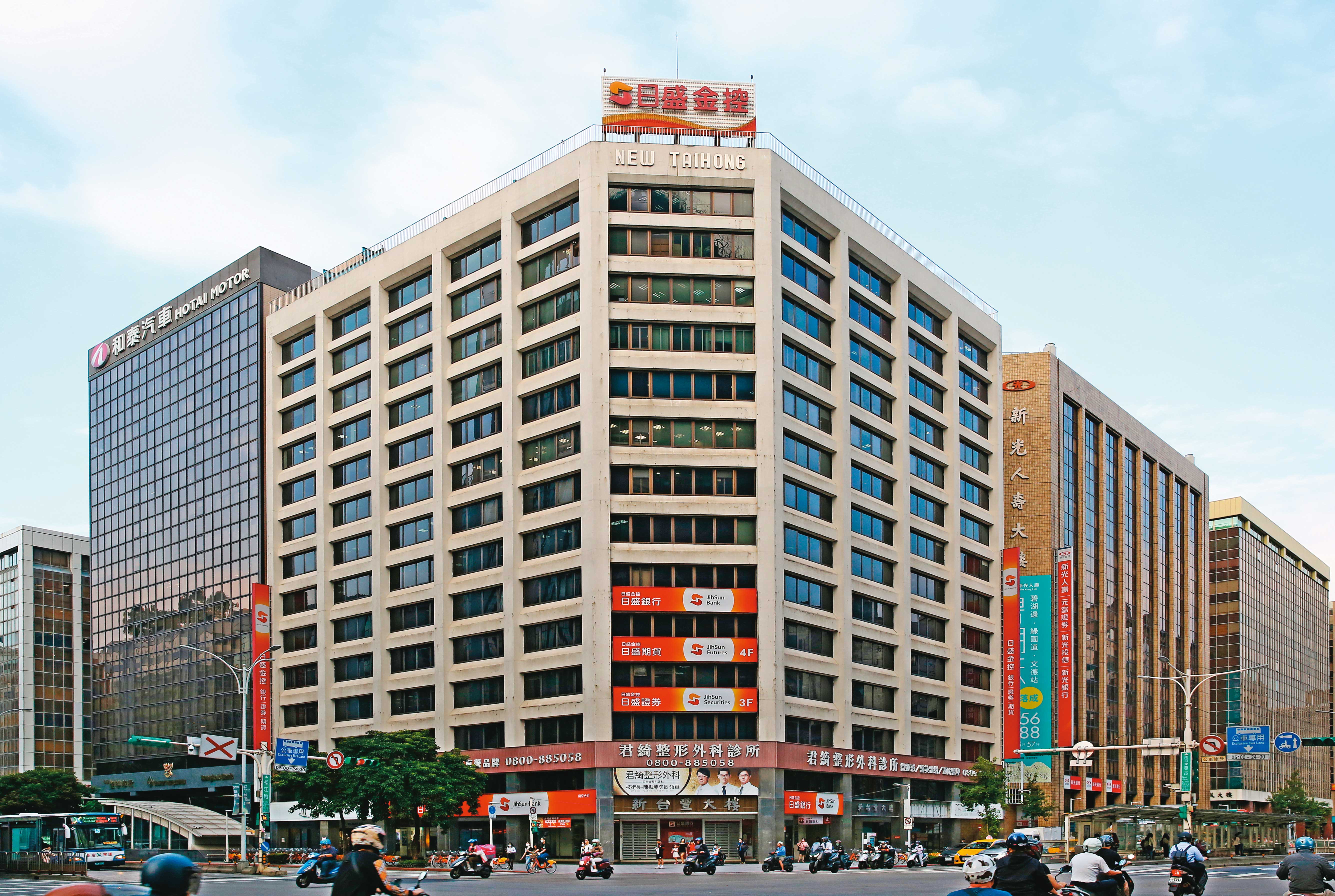 日盛金控員工人數約3,100人,市值約400億元。