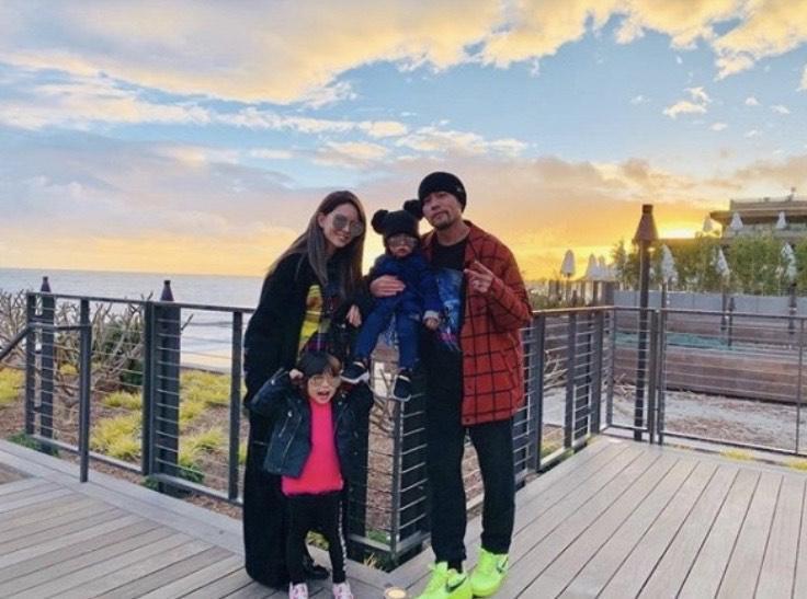 周董與老婆昆凌一家四口過著幸福快樂的日子,常在社群網站上分享生活點滴。(翻攝自昆凌IG)