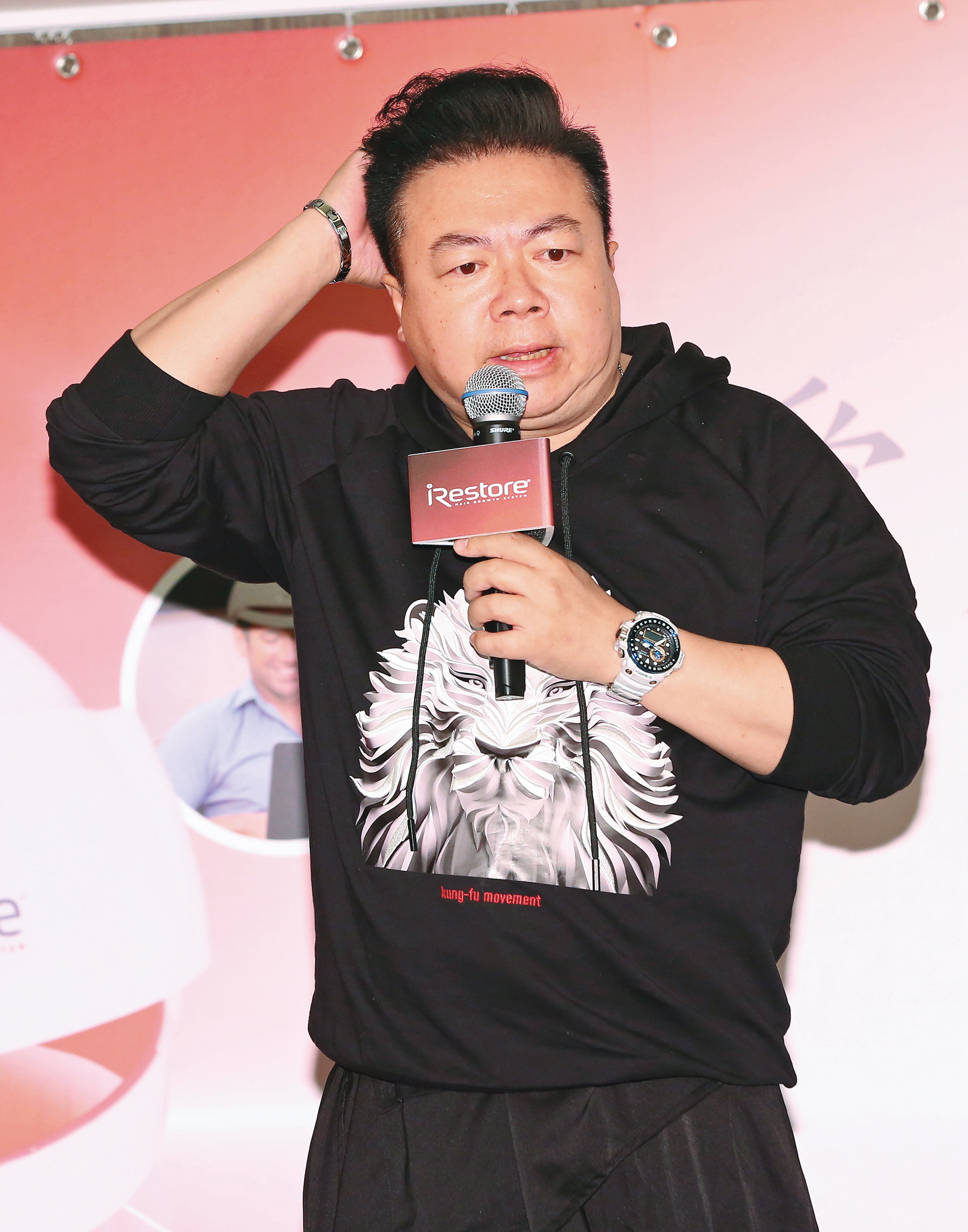 董至成因聚少離多,與老婆今年離婚。