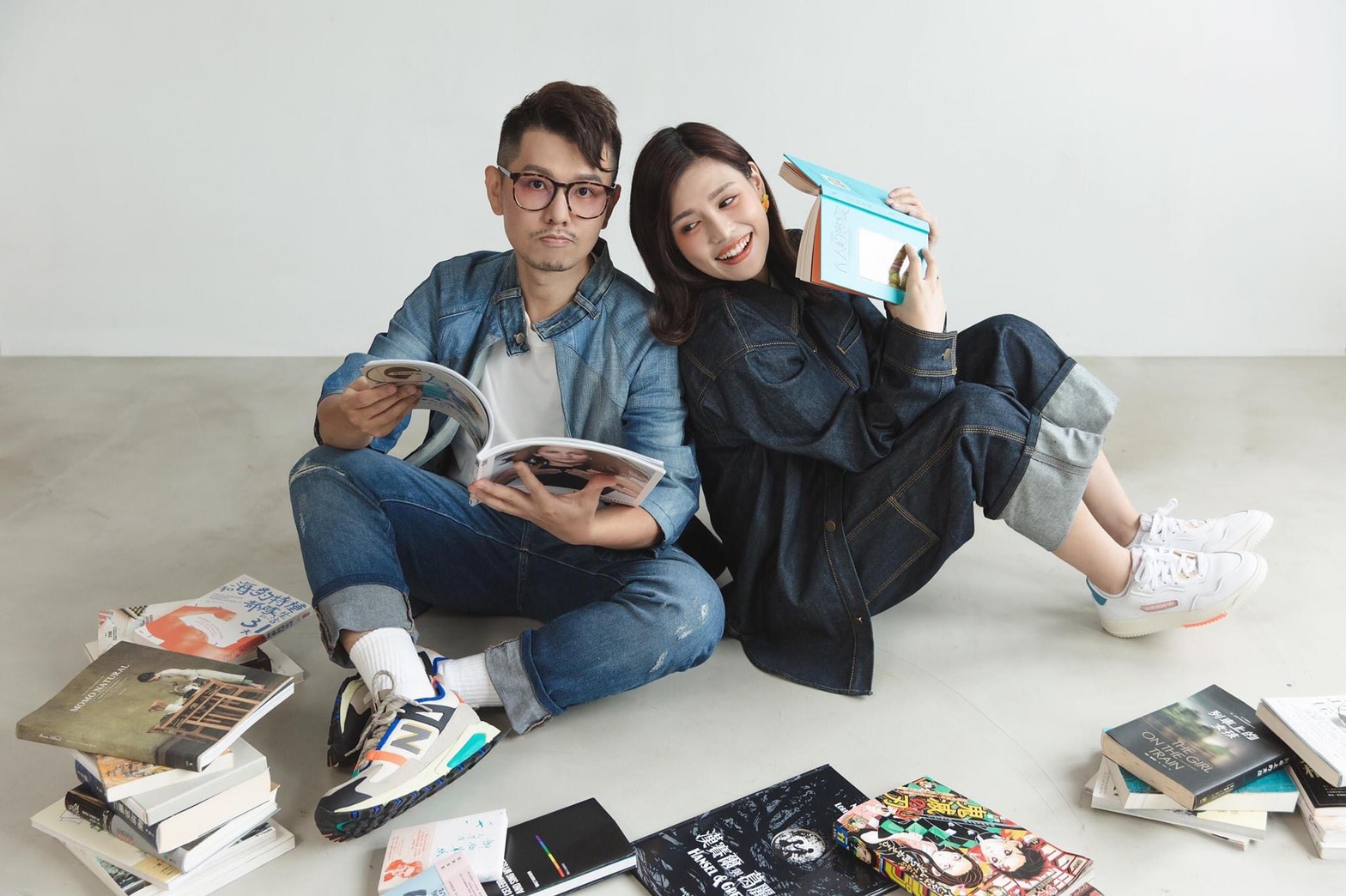 夏宇童（右）跟出版人好友陳夏民（左），2人一起開podcast節目《閱讀夏LaLa》。（夏宇童提供）